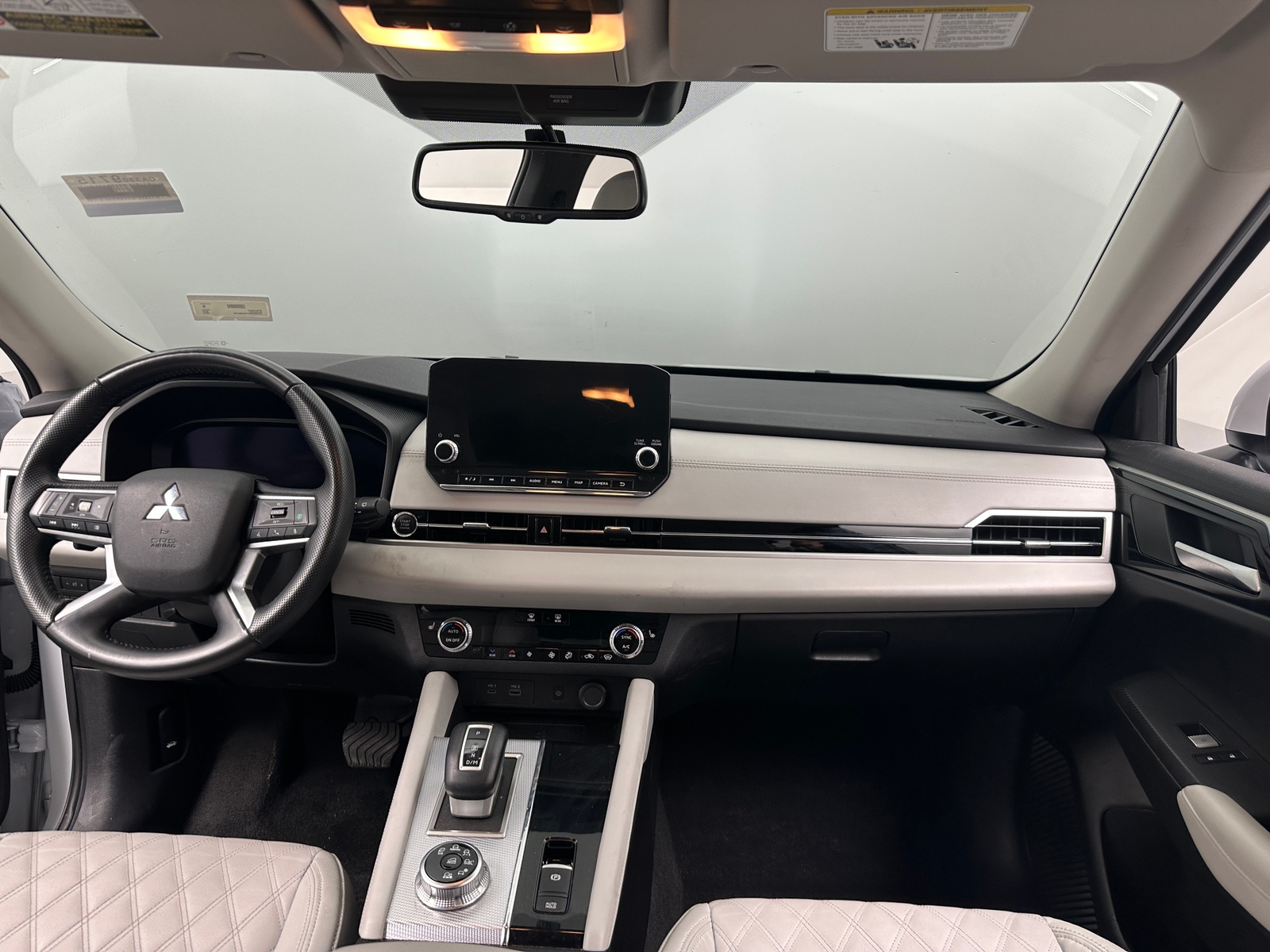 Thumbnail: 2024 Mitsubishi Outlander - 2