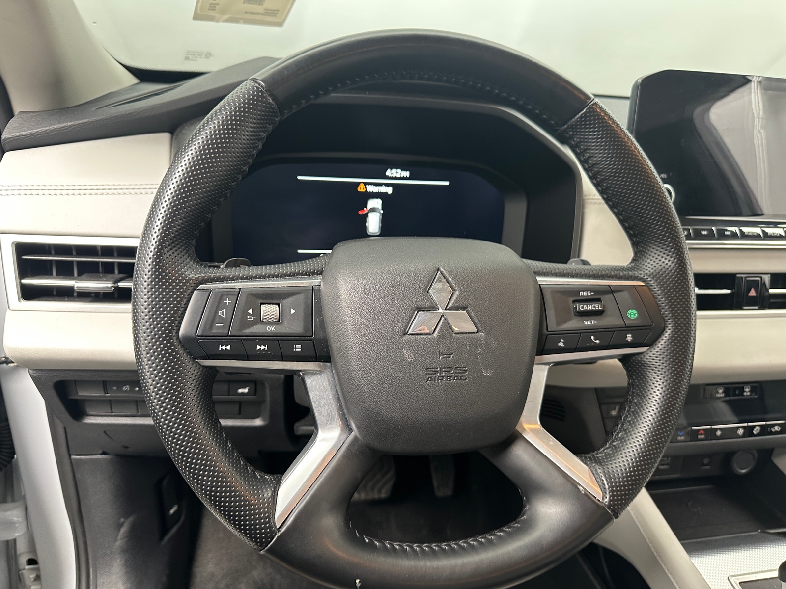 Thumbnail: 2024 Mitsubishi Outlander - 4