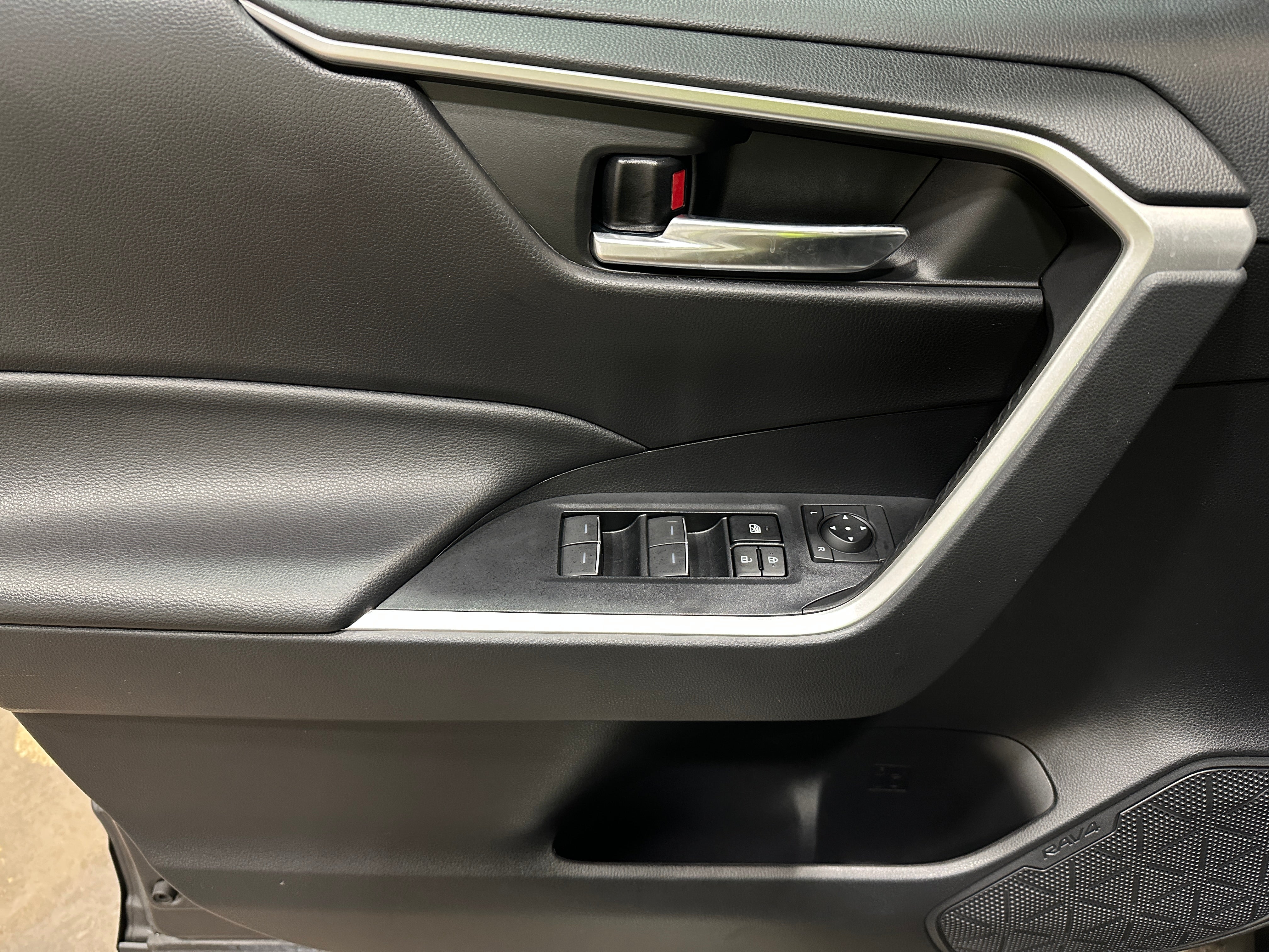 Used 2023 Toyota RAV4 XLE with VIN 4T3RWRFV8PU083826 for sale in Kansas City