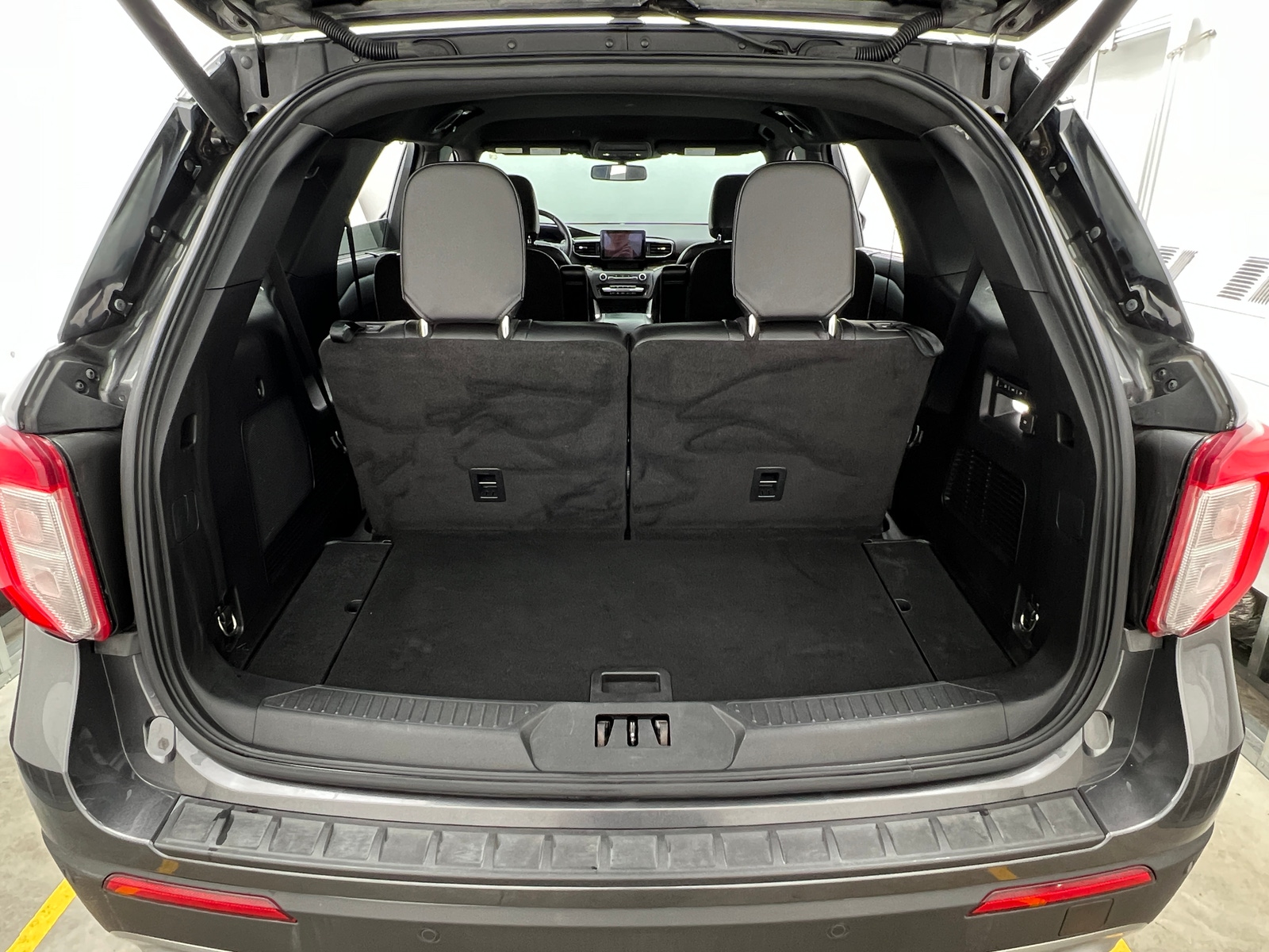 Thumbnail: 2020 Ford Explorer - 6