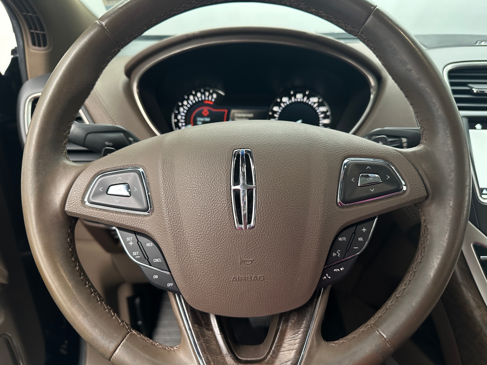 Thumbnail: 2016 Lincoln MKX - 4