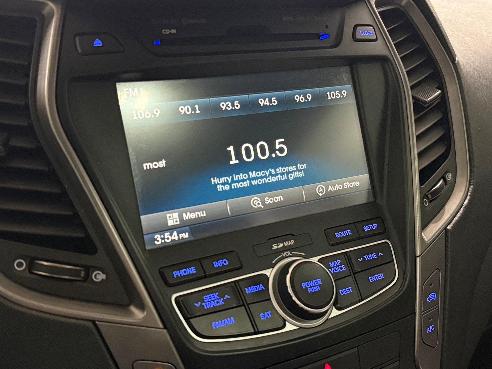 Thumbnail: 2016 Hyundai Santa Fe - 3