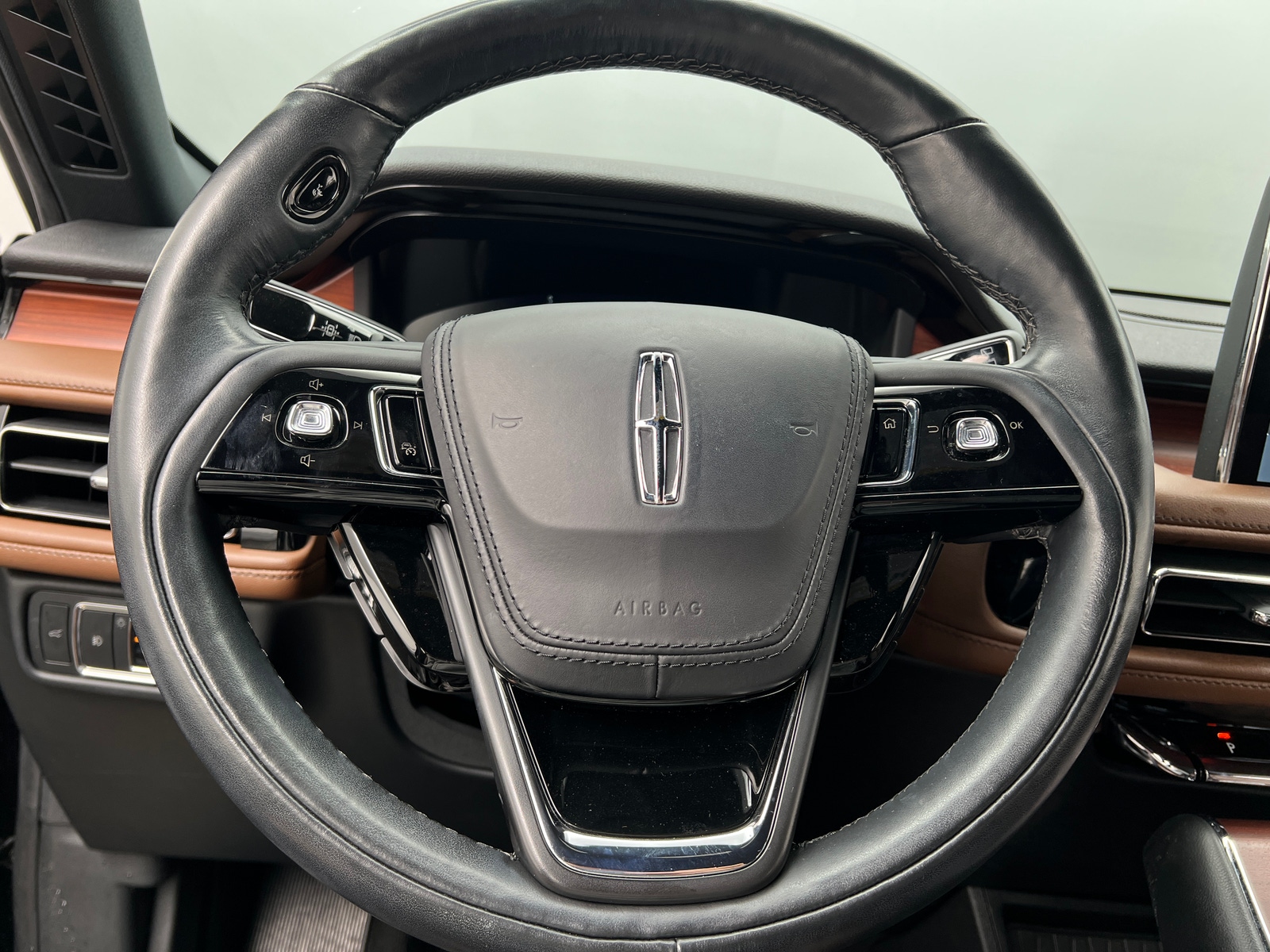 Thumbnail: 2023 Lincoln Aviator - 4