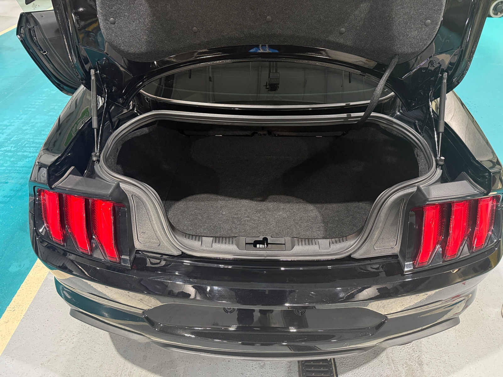 Thumbnail: 2022 Ford Mustang - 5