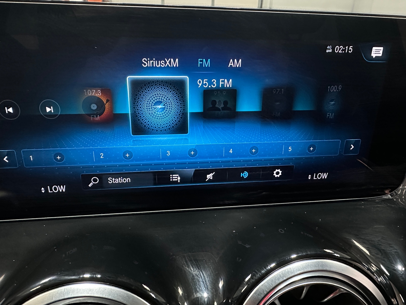 Thumbnail: 2022 Mercedes-Benz GLB - 3