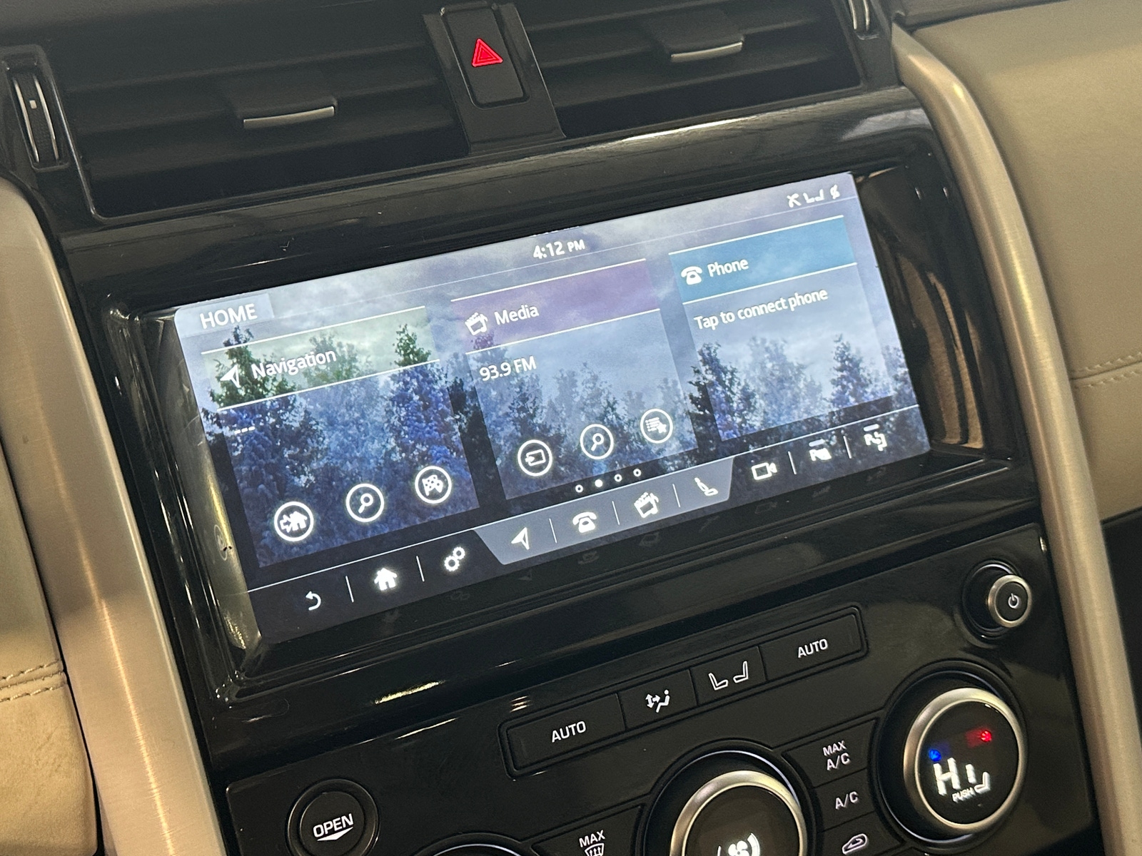 Thumbnail: 2020 Land Rover Discovery - 3