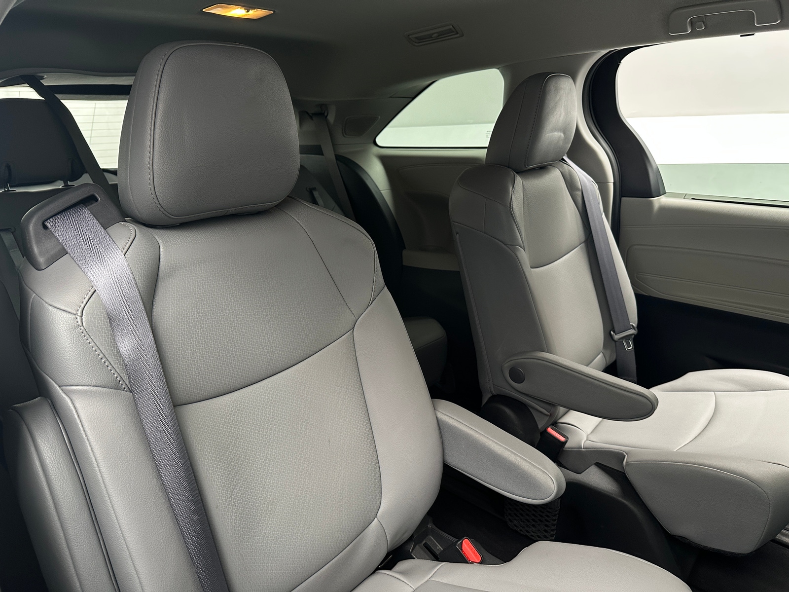 Thumbnail: 2022 Toyota Sienna - 5