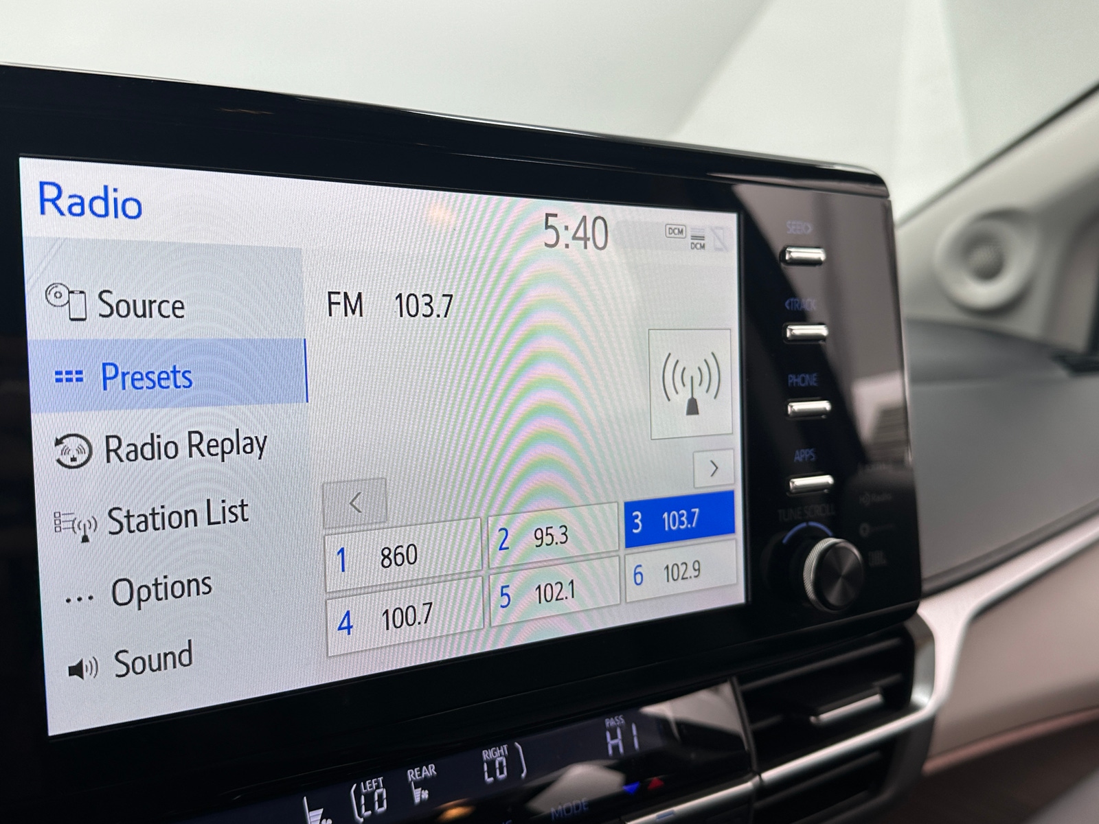 Thumbnail: 2022 Toyota Sienna - 3