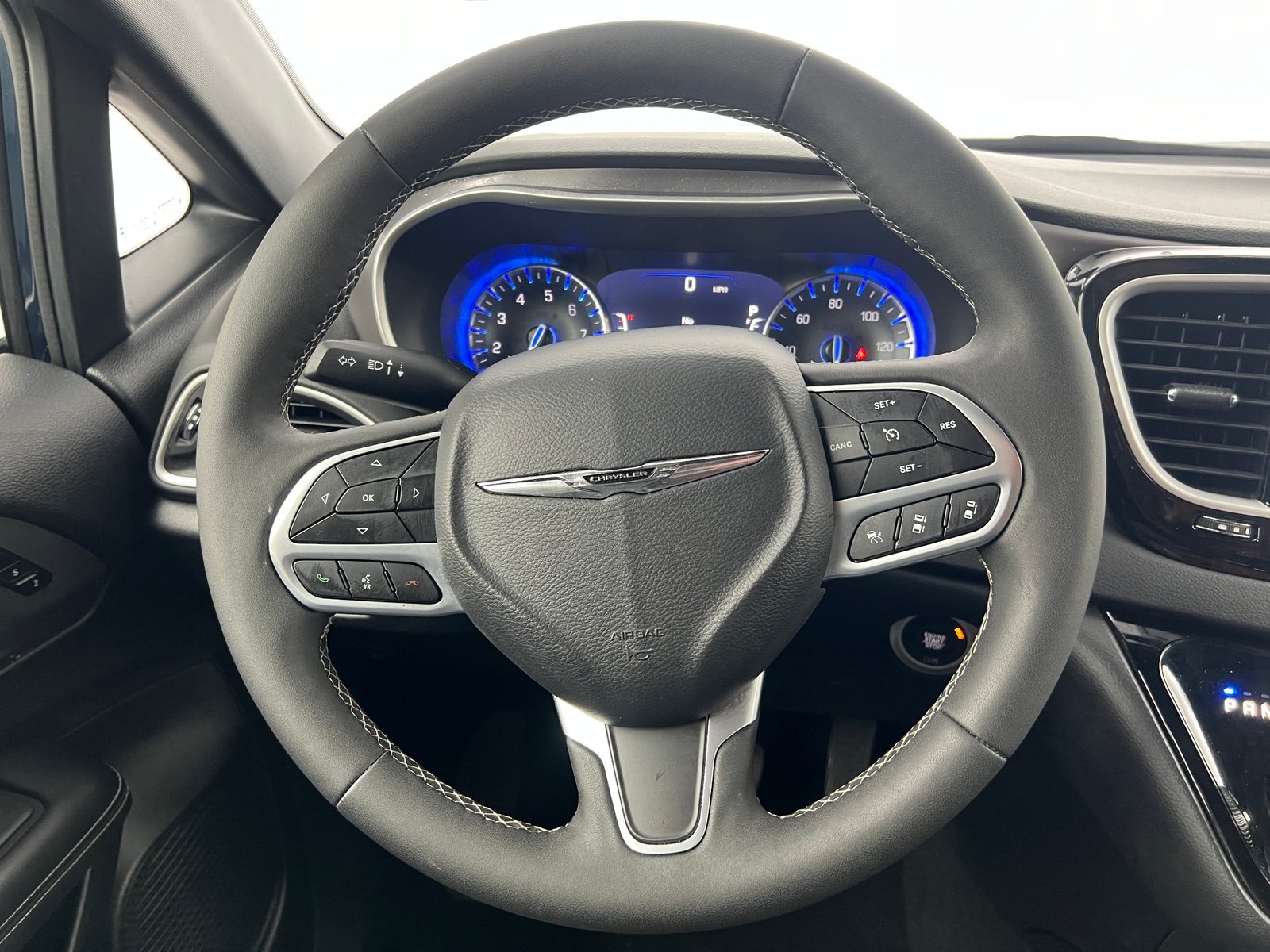 Thumbnail: 2025 Chrysler Pacifica - 4