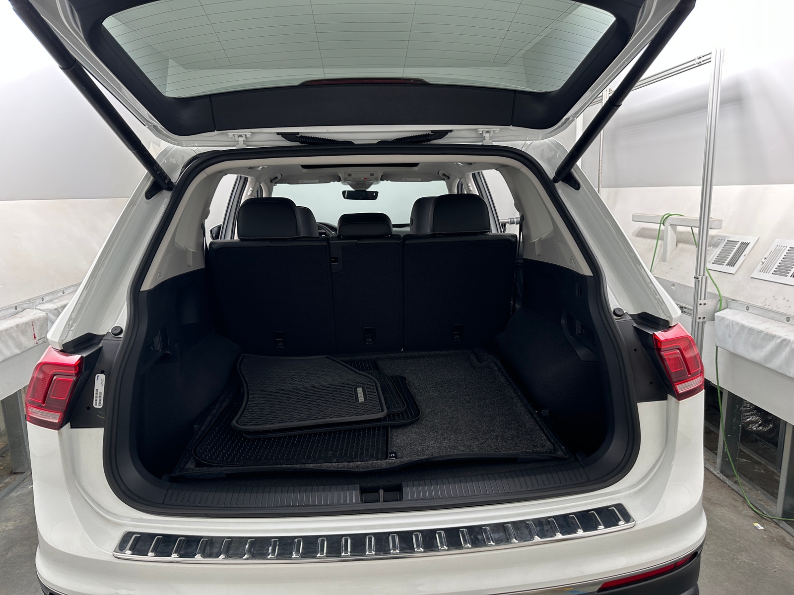 Thumbnail: 2024 Volkswagen Tiguan - 6