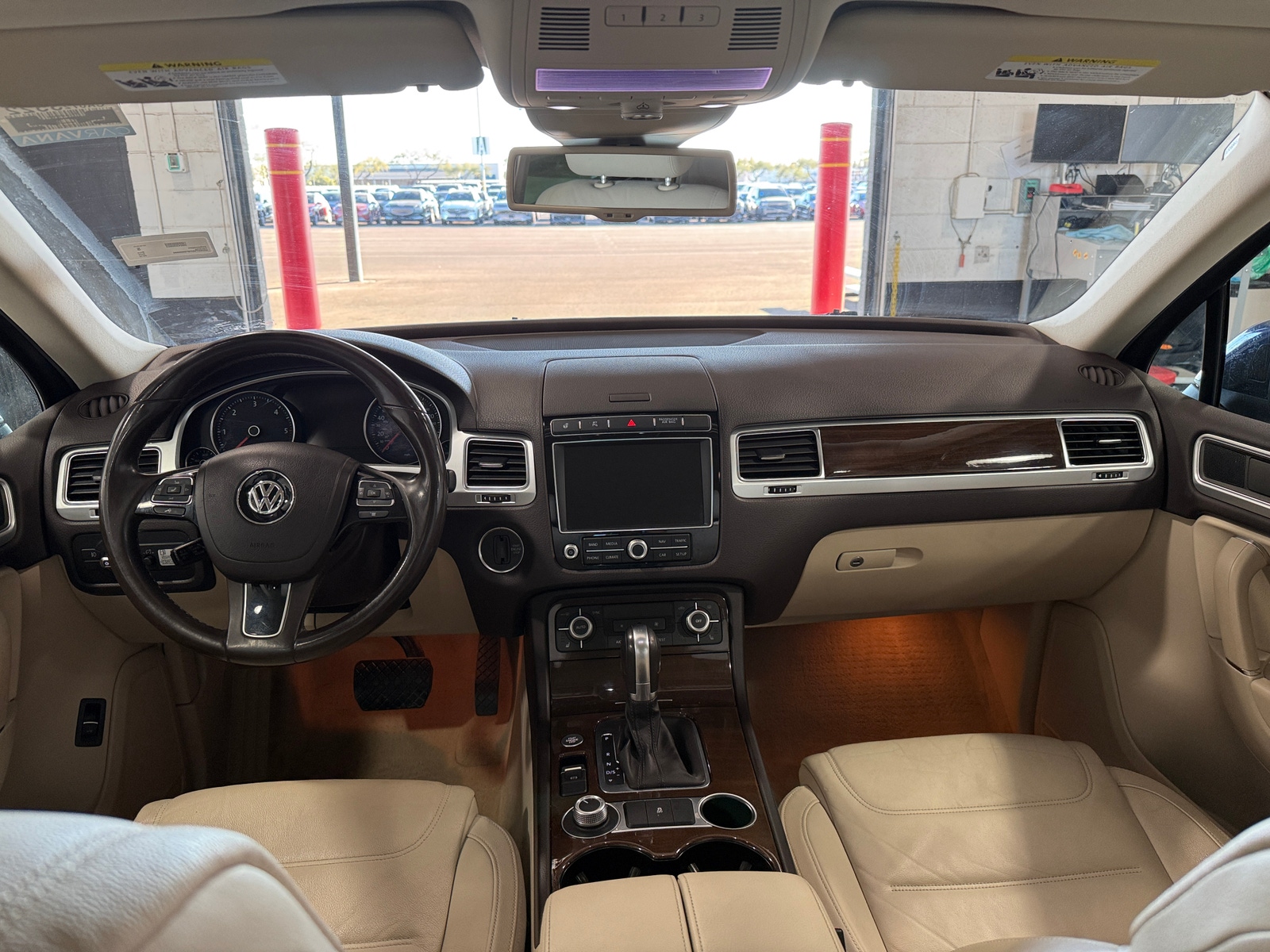 Thumbnail: 2015 Volkswagen Touareg - 3