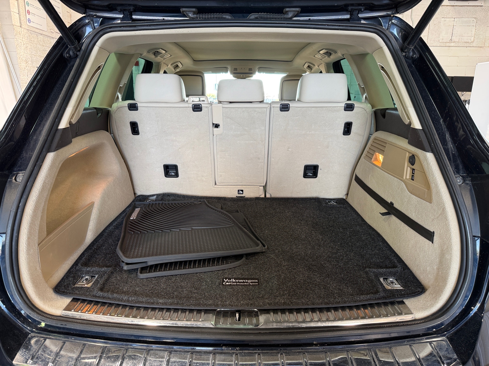 Thumbnail: 2015 Volkswagen Touareg - 7