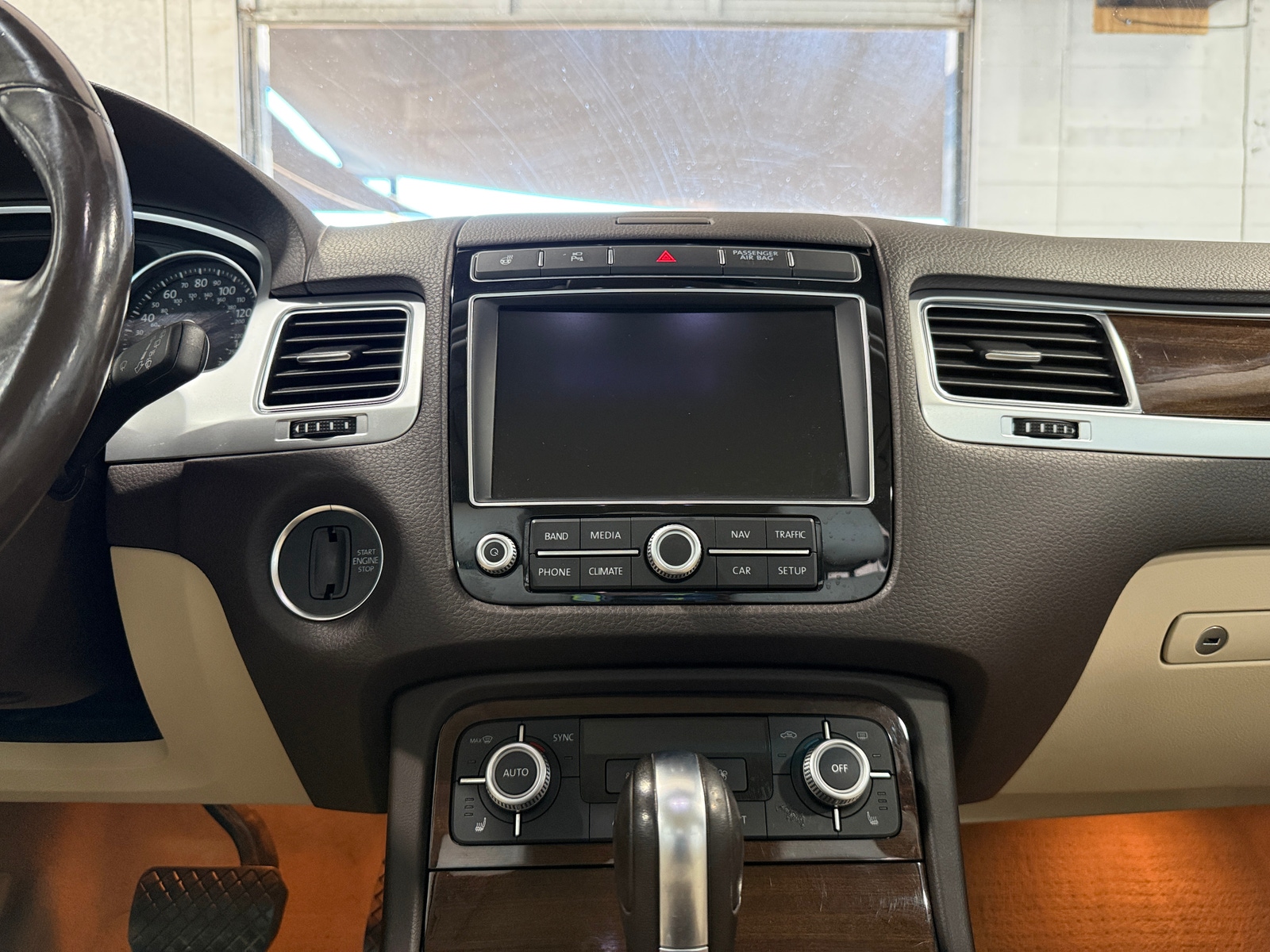 Thumbnail: 2015 Volkswagen Touareg - 4