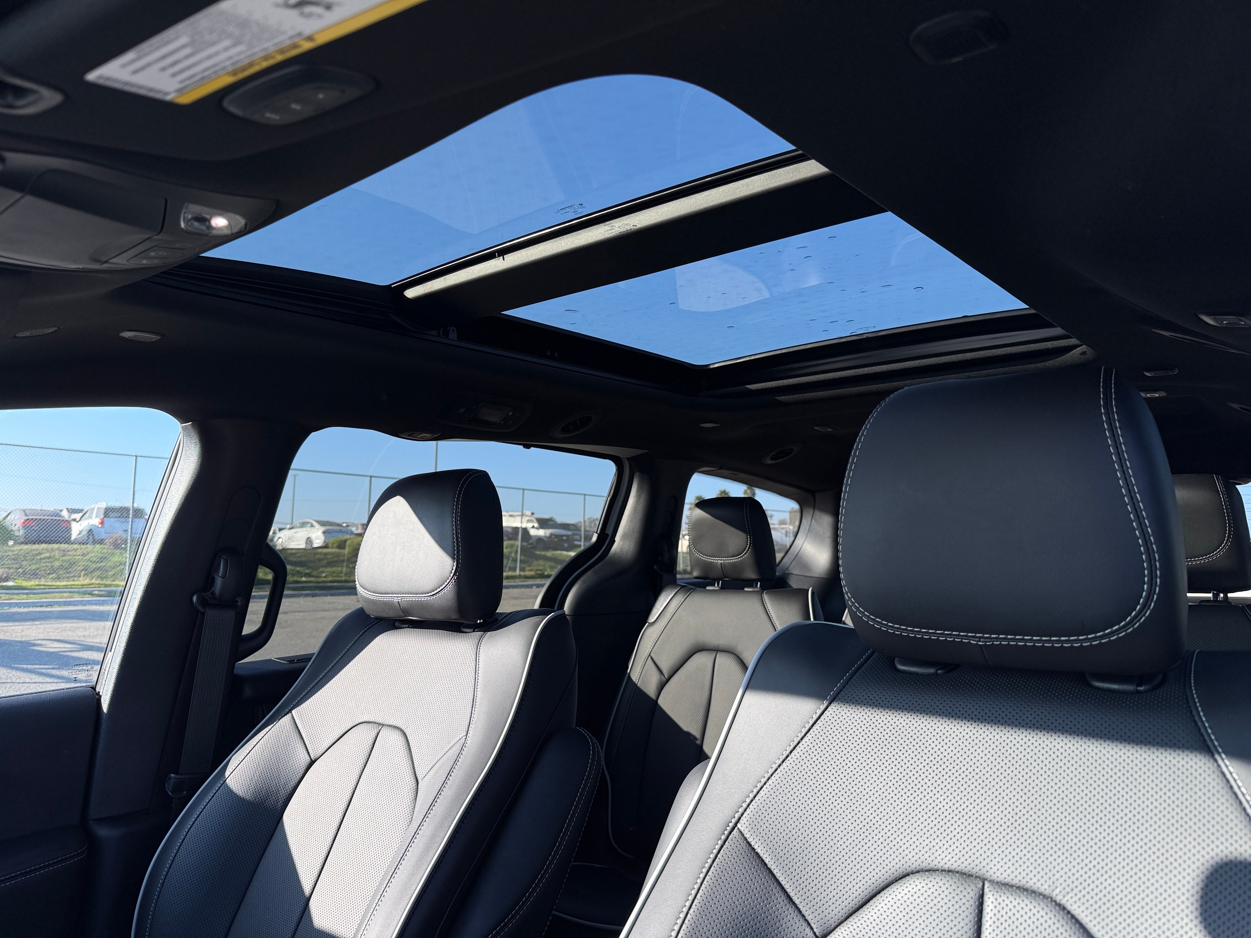 2026 Chrysler Pacifica Limited - Photo 4