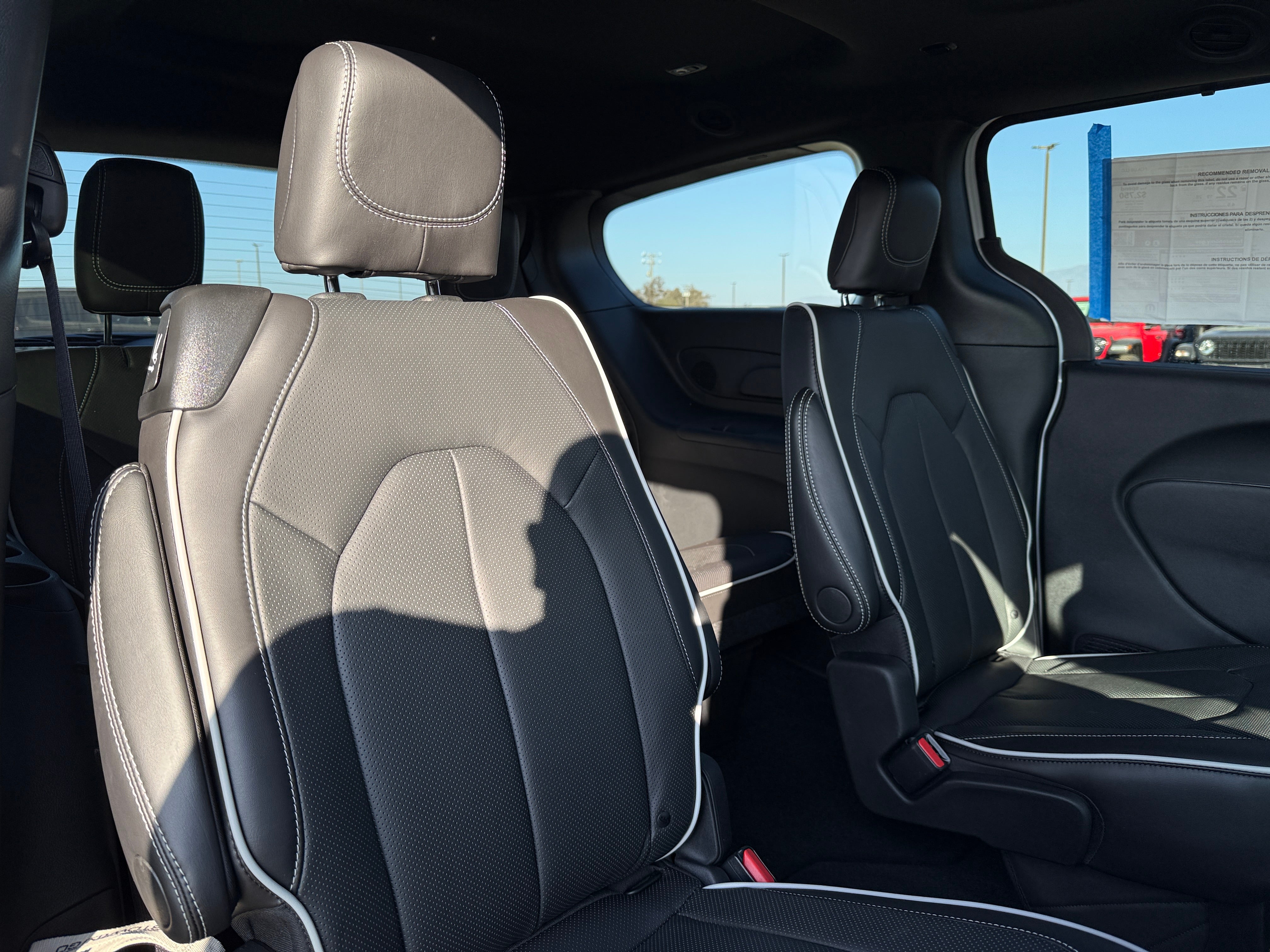 2026 Chrysler Pacifica Limited - Photo 10