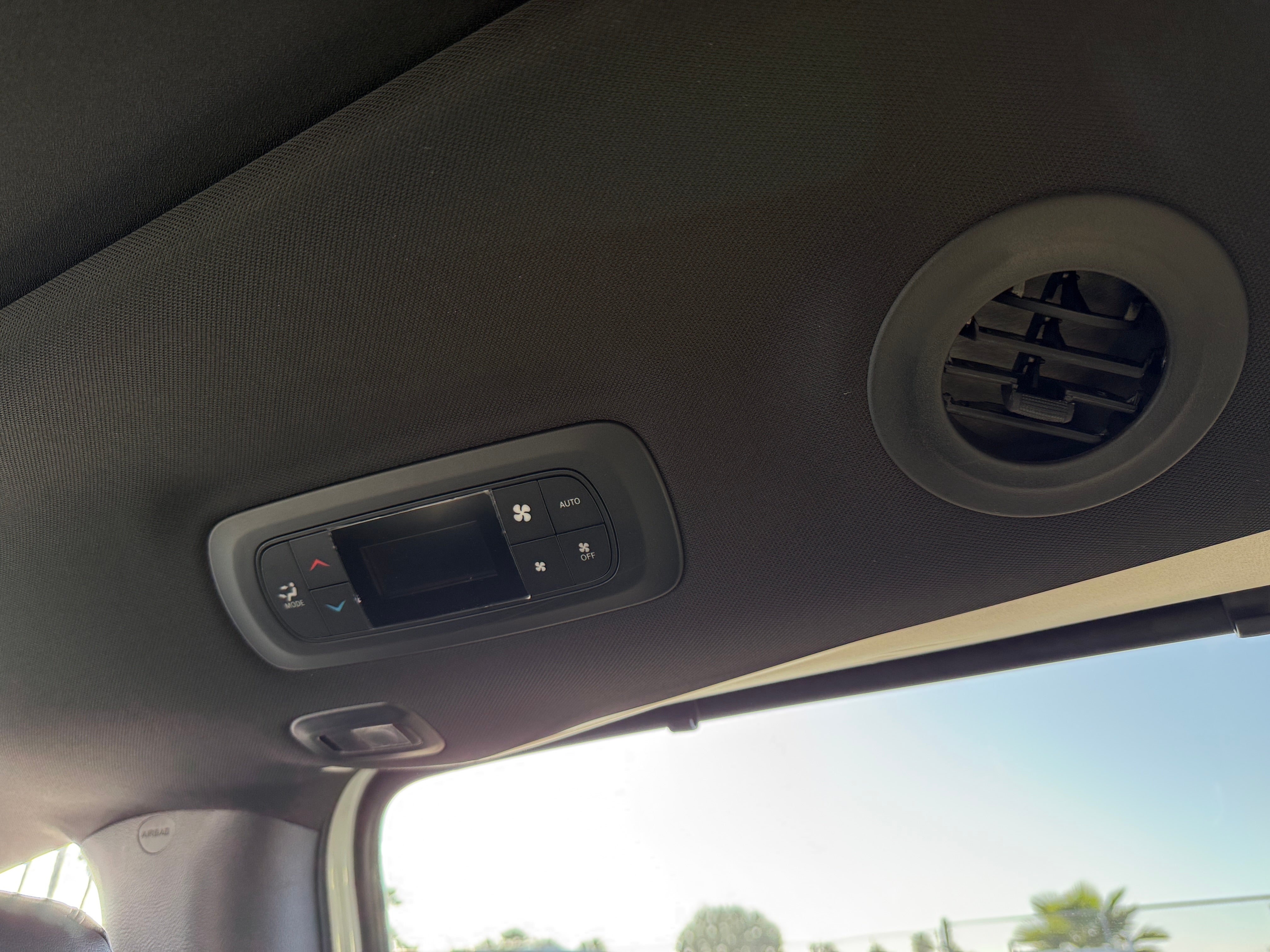 2026 Chrysler Pacifica Limited - Photo 3