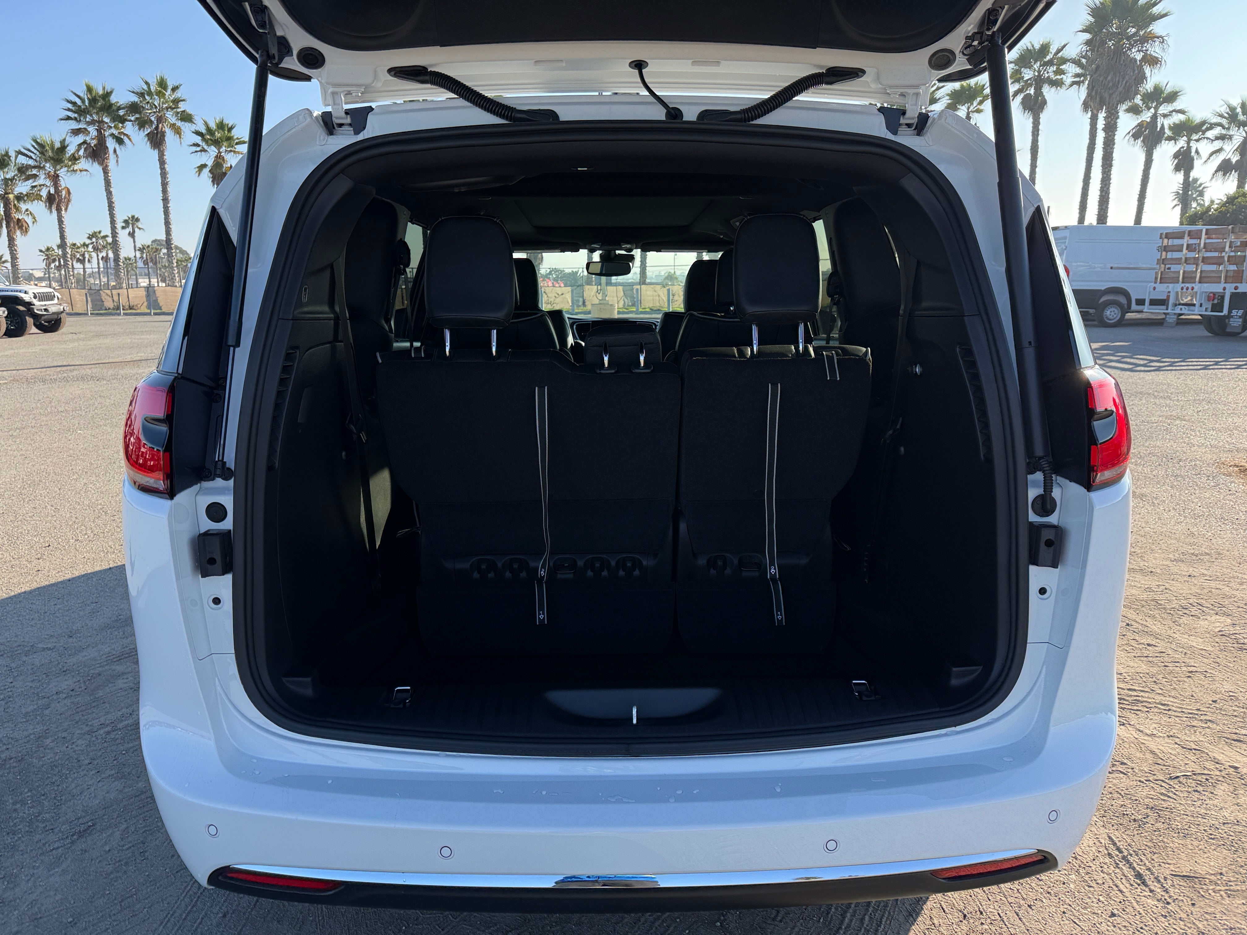 2026 Chrysler Pacifica Limited - Photo 11