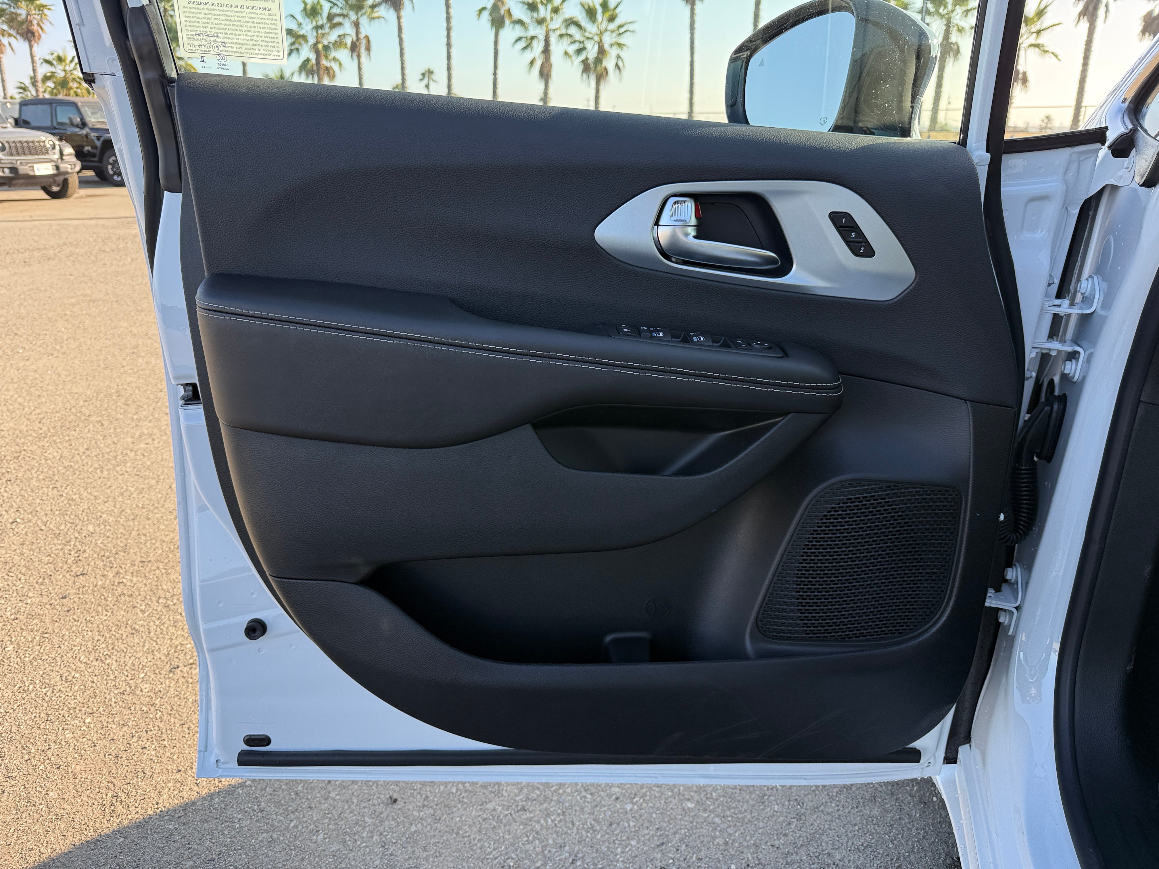 2026 Chrysler Pacifica Limited - Photo 12