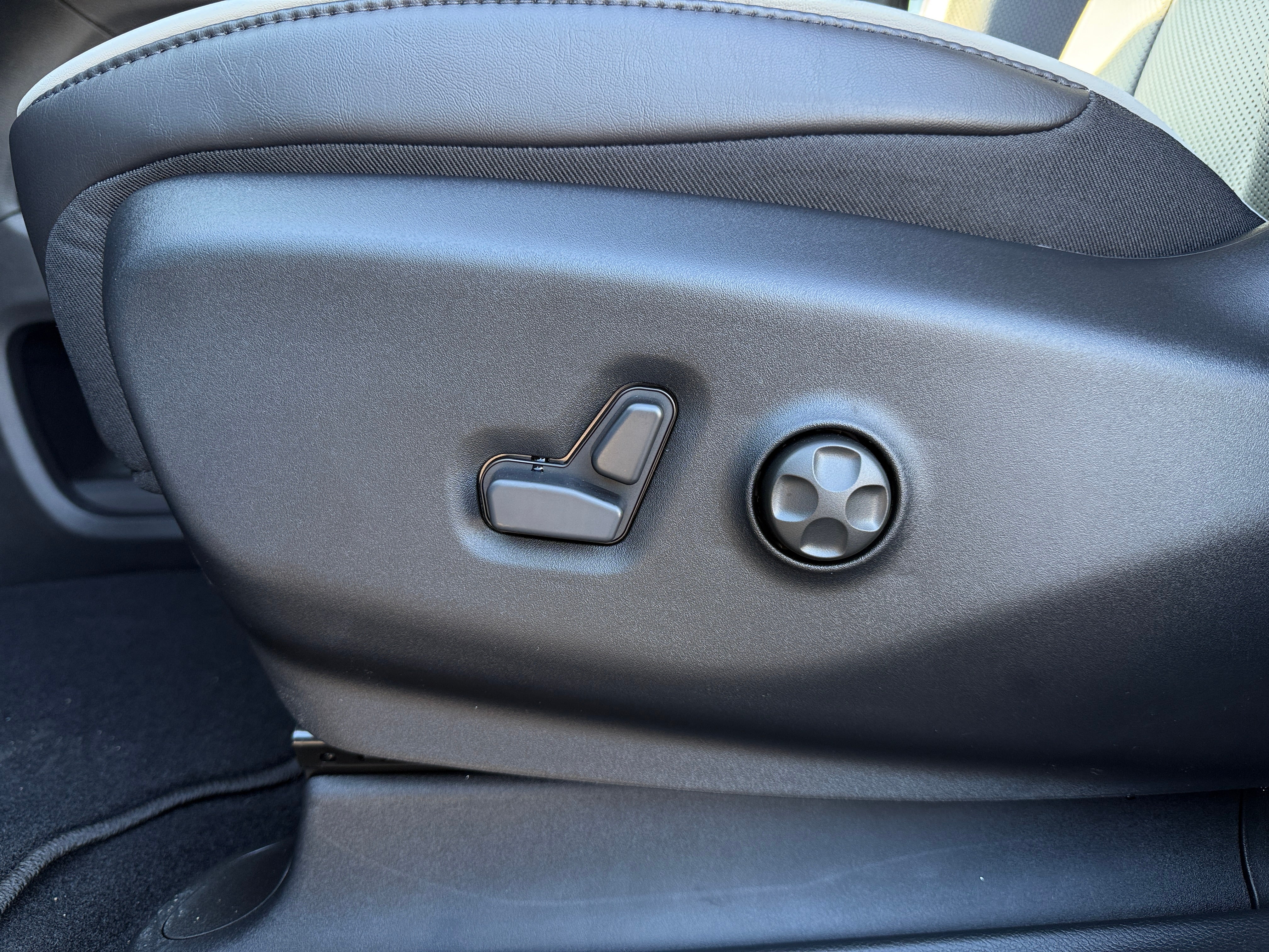 2026 Chrysler Pacifica Limited - Photo 5