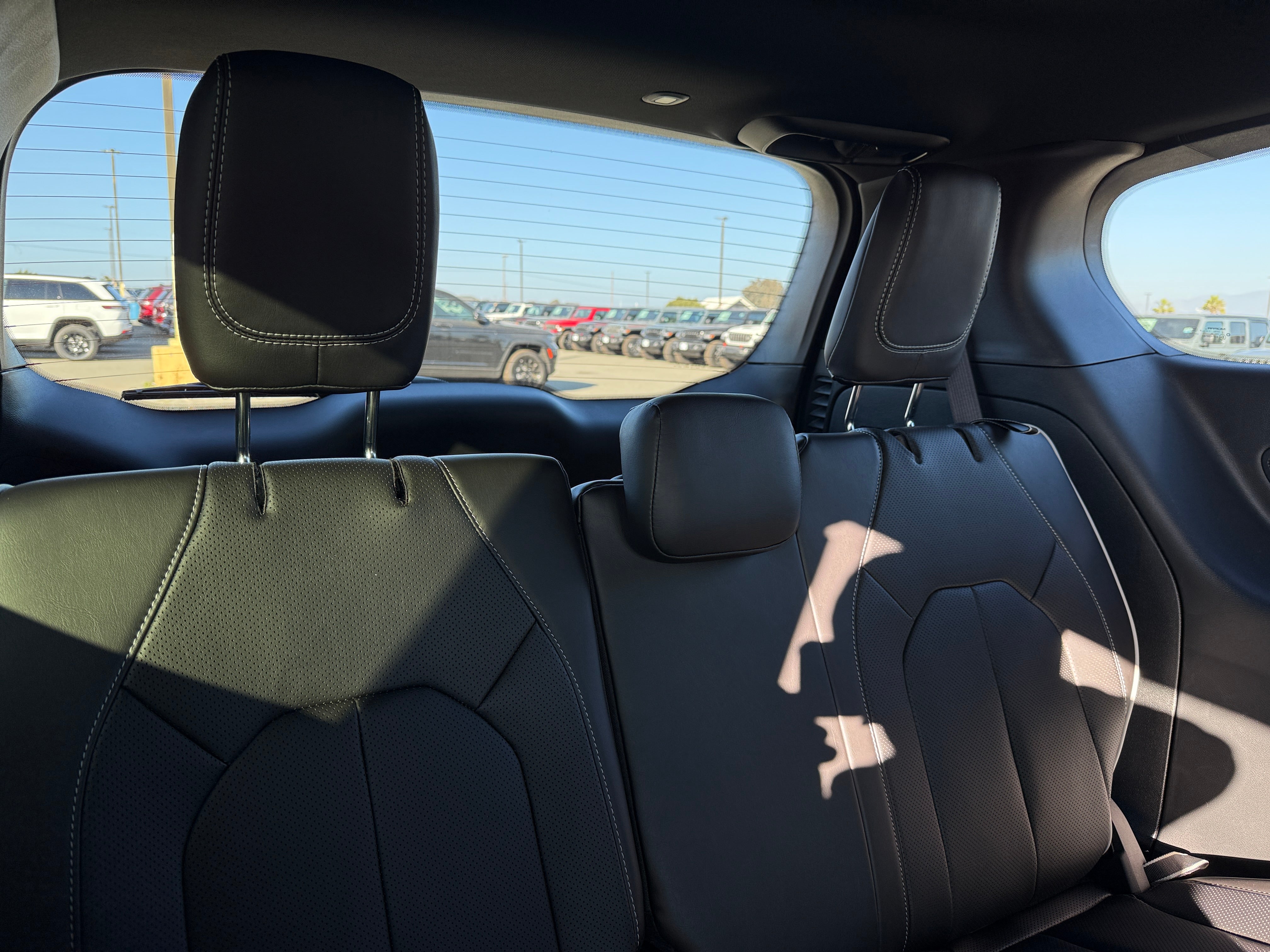 2026 Chrysler Pacifica Limited - Photo 14