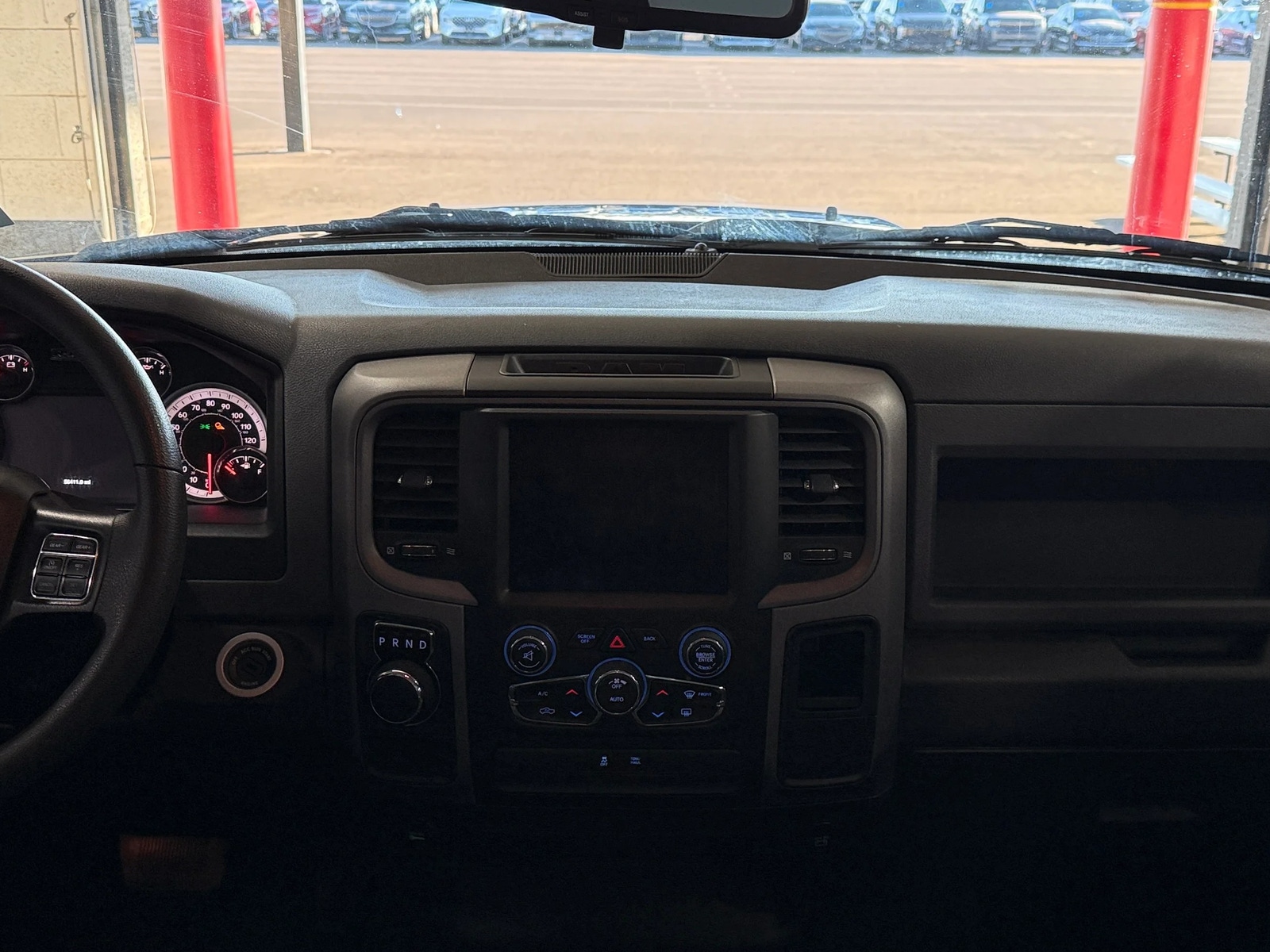 Thumbnail: 2020 RAM 1500 Classic - 3