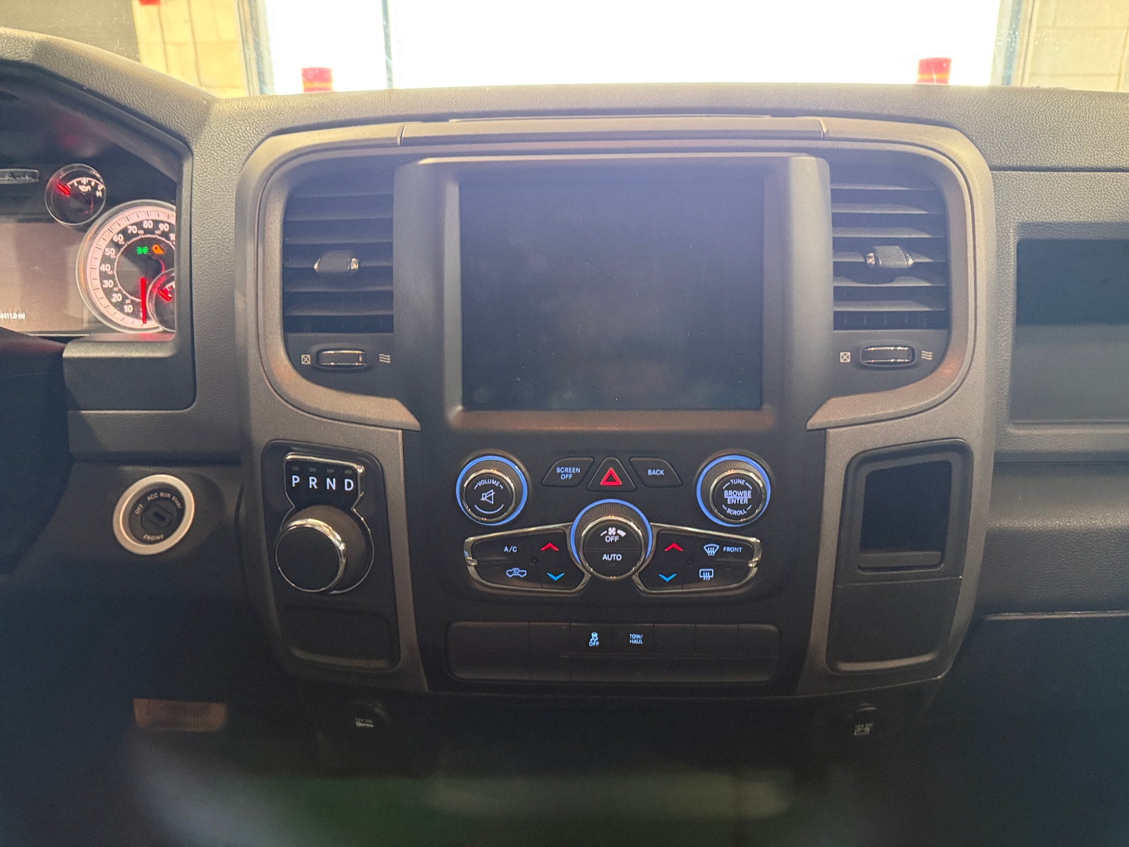 Thumbnail: 2020 RAM 1500 Classic - 4