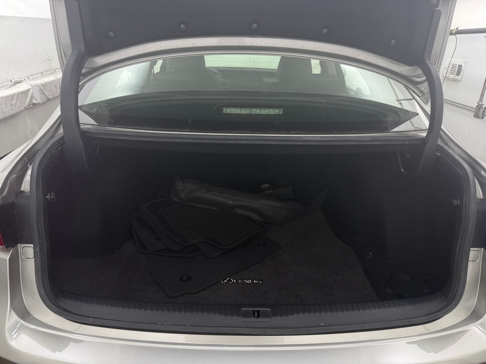 Thumbnail: 2017 Lexus IS - 6