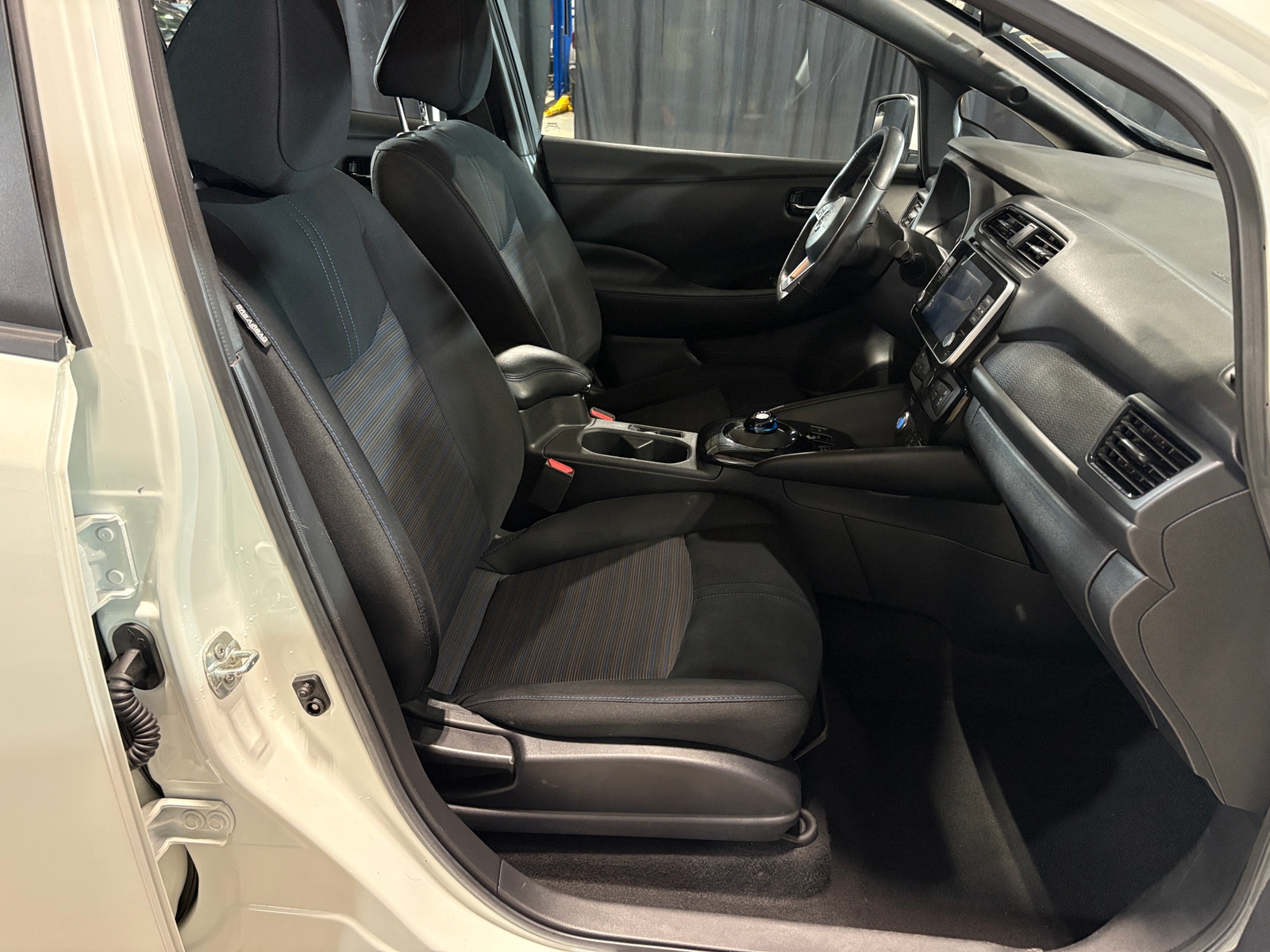 Thumbnail: 2020 Nissan Leaf - 2