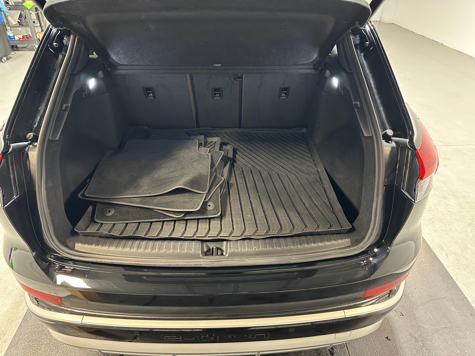 Thumbnail: 2023 Audi Q4 e-tron - 6