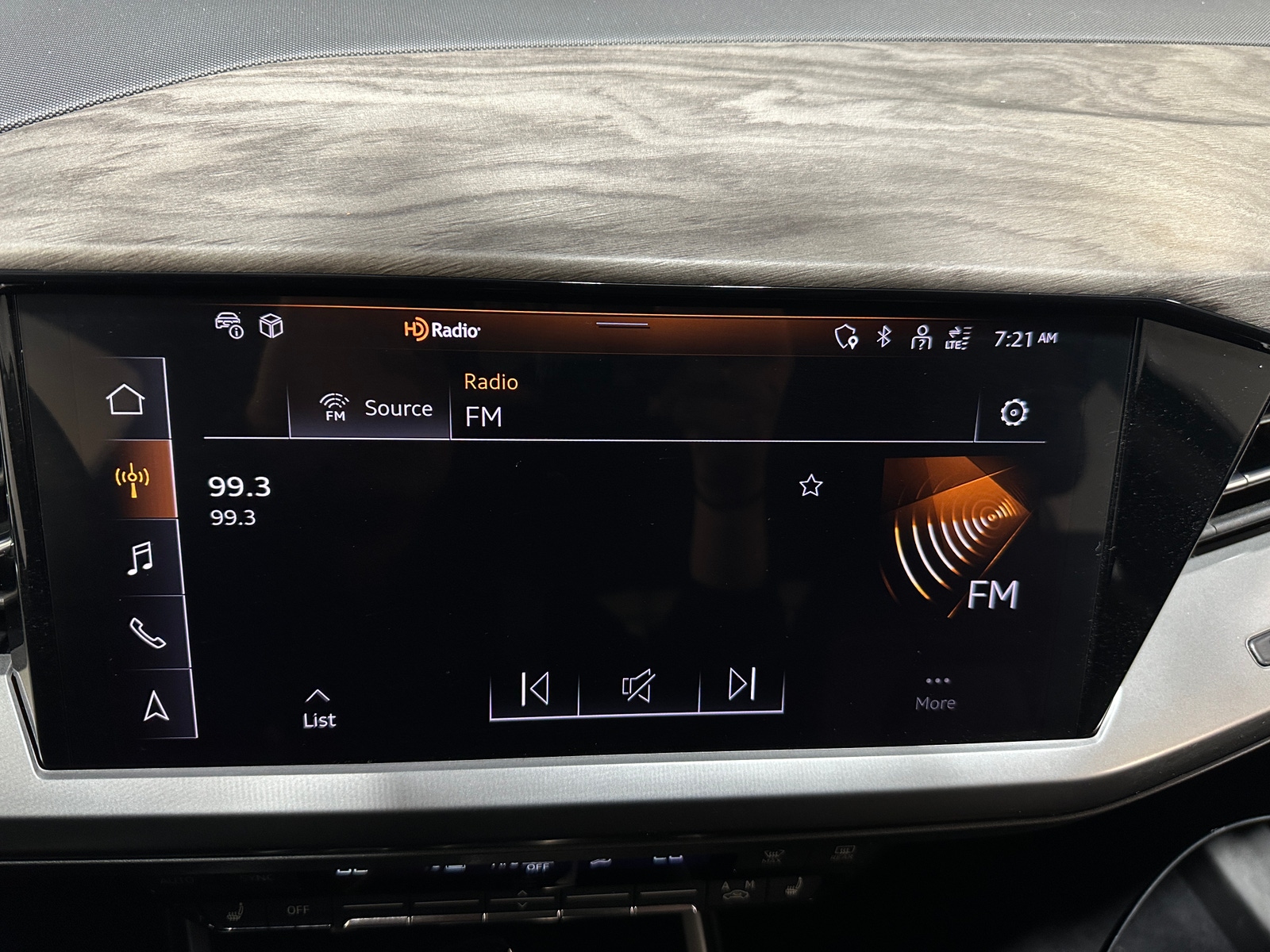 Thumbnail: 2023 Audi Q4 e-tron - 3