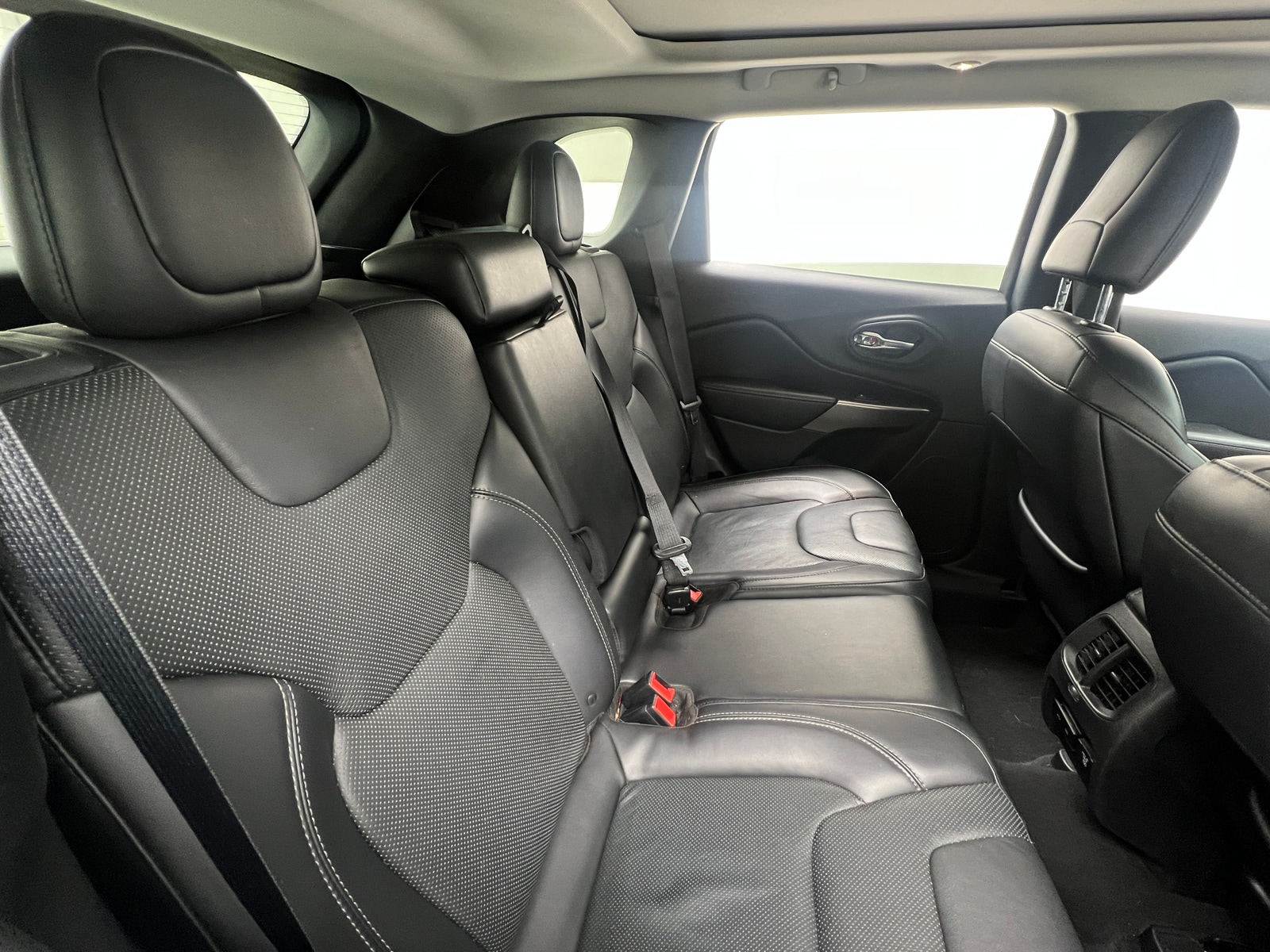 Thumbnail: 2019 Jeep Cherokee - 5