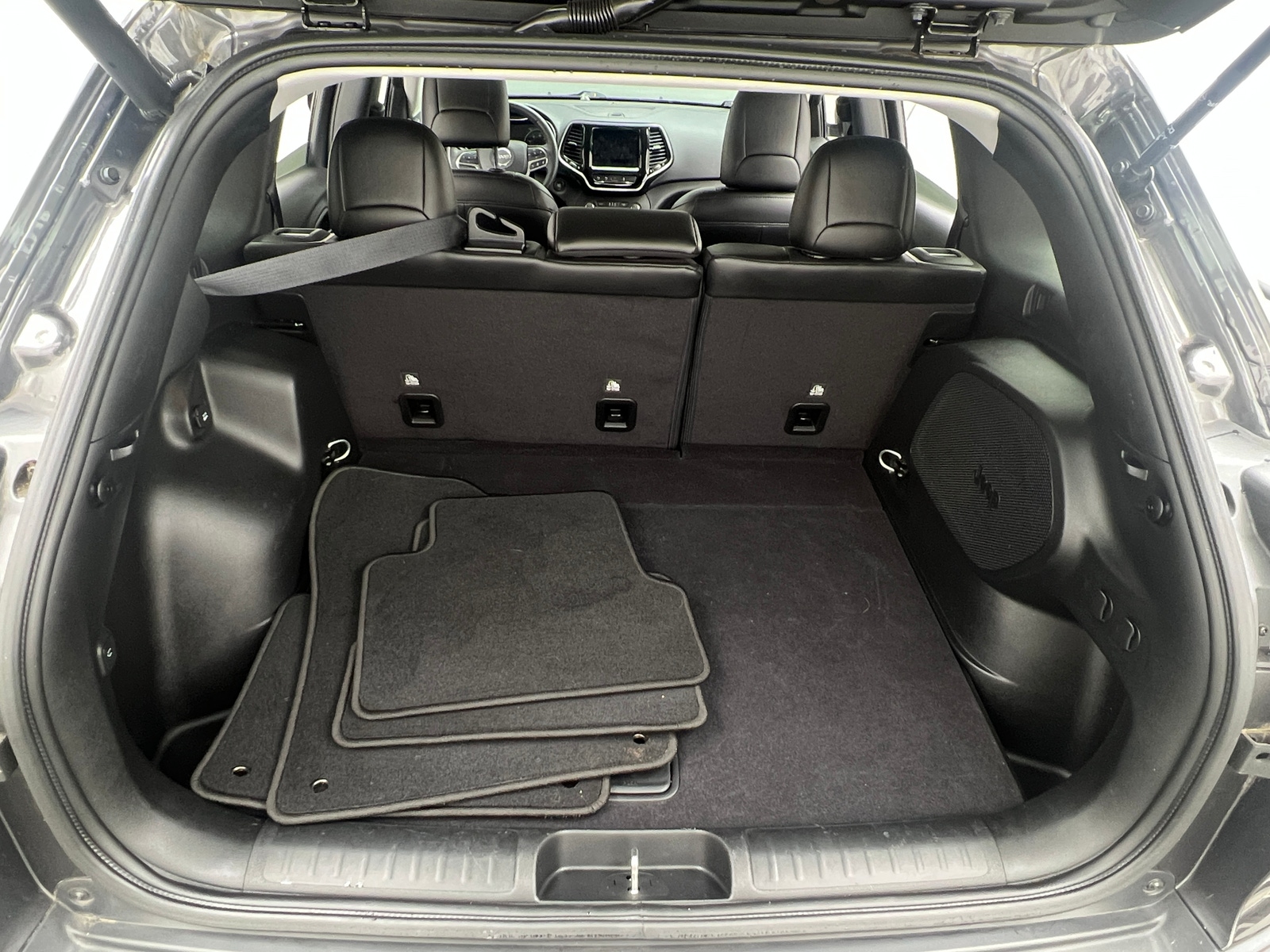 Thumbnail: 2019 Jeep Cherokee - 6