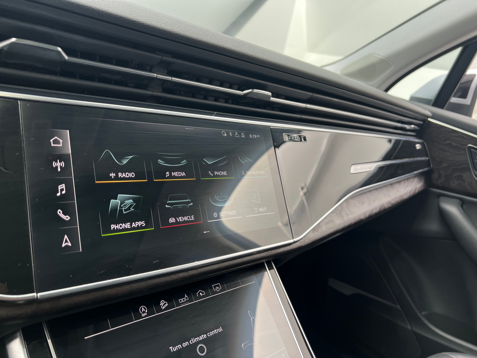 Thumbnail: 2020 Audi Q7 - 3