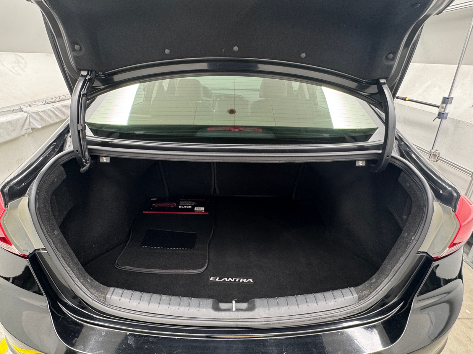 Thumbnail: 2017 Hyundai Elantra - 6