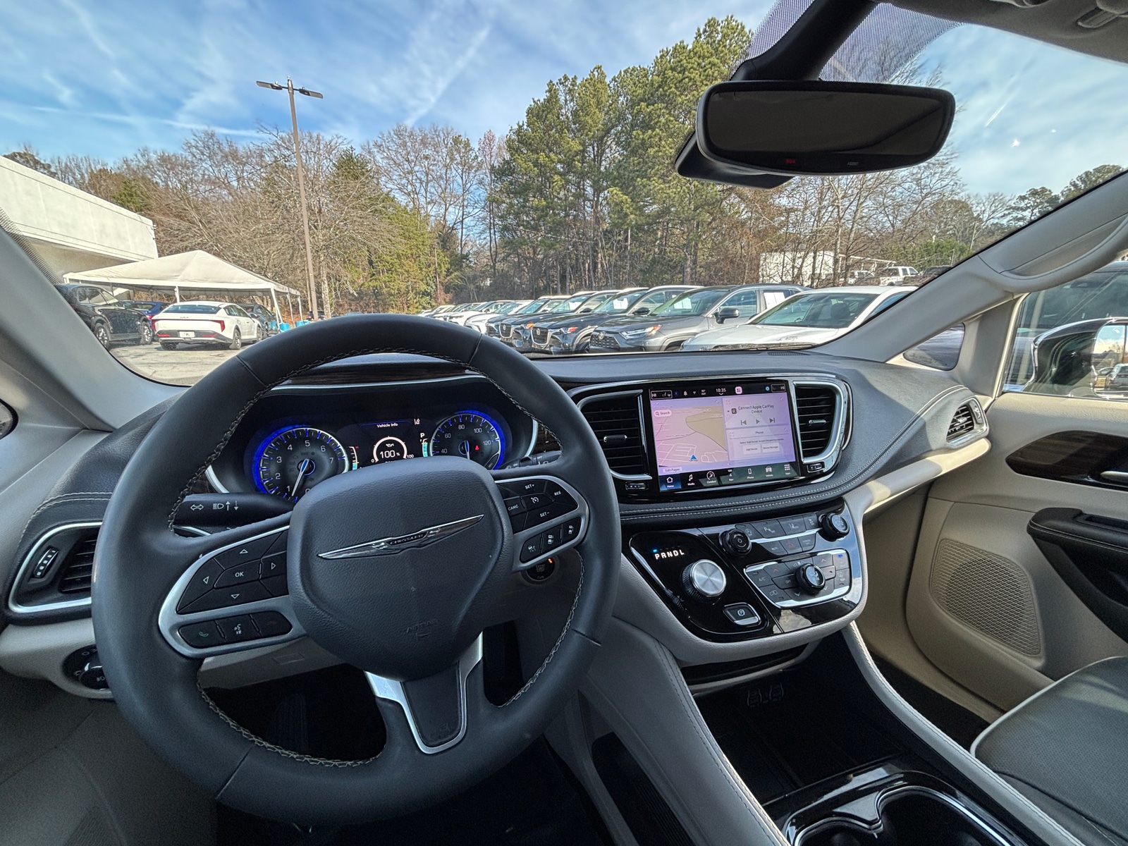 Thumbnail: 2023 Chrysler Pacifica - 3