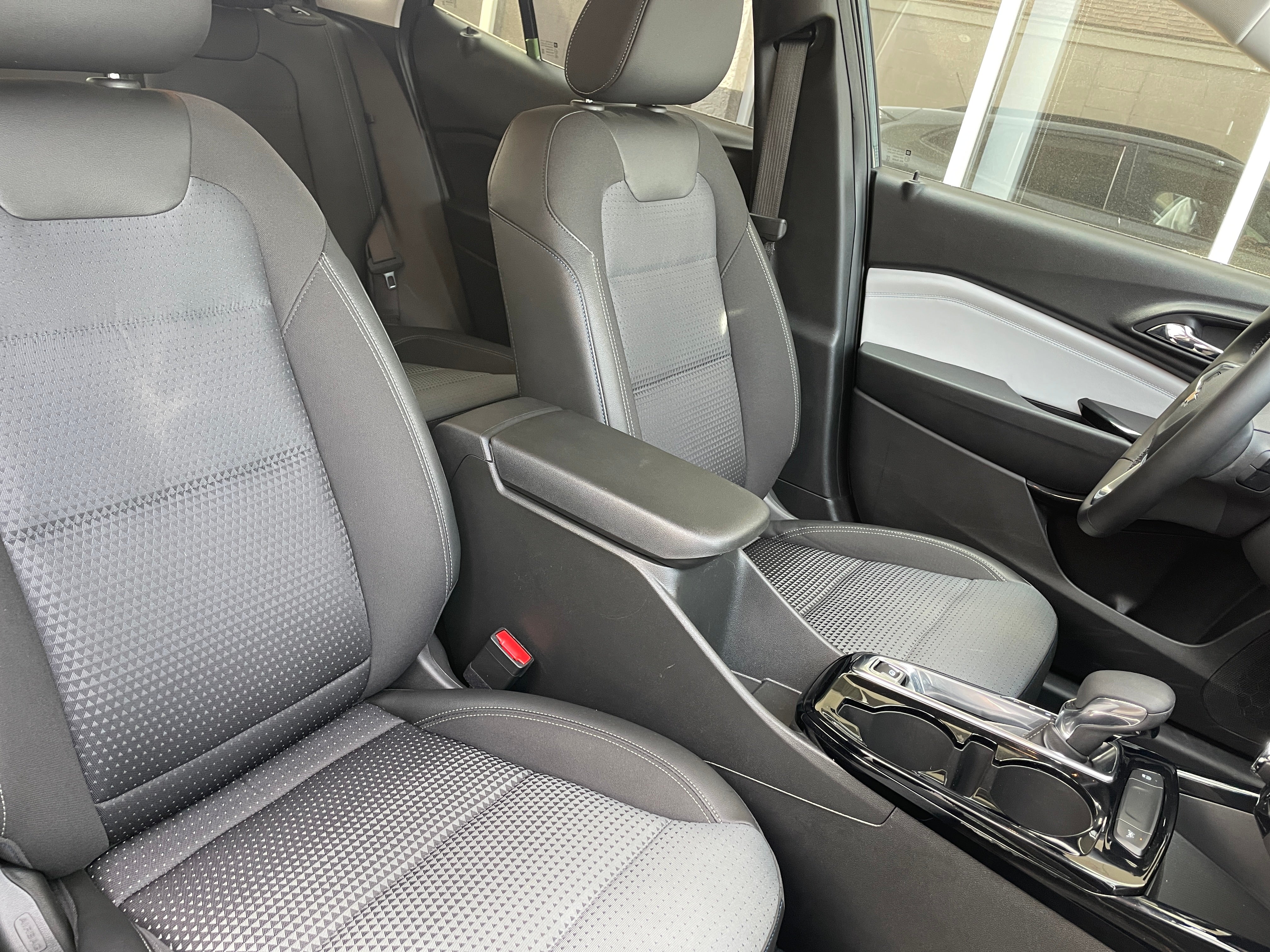 Thumbnail: 2025 Chevrolet Trax - 2