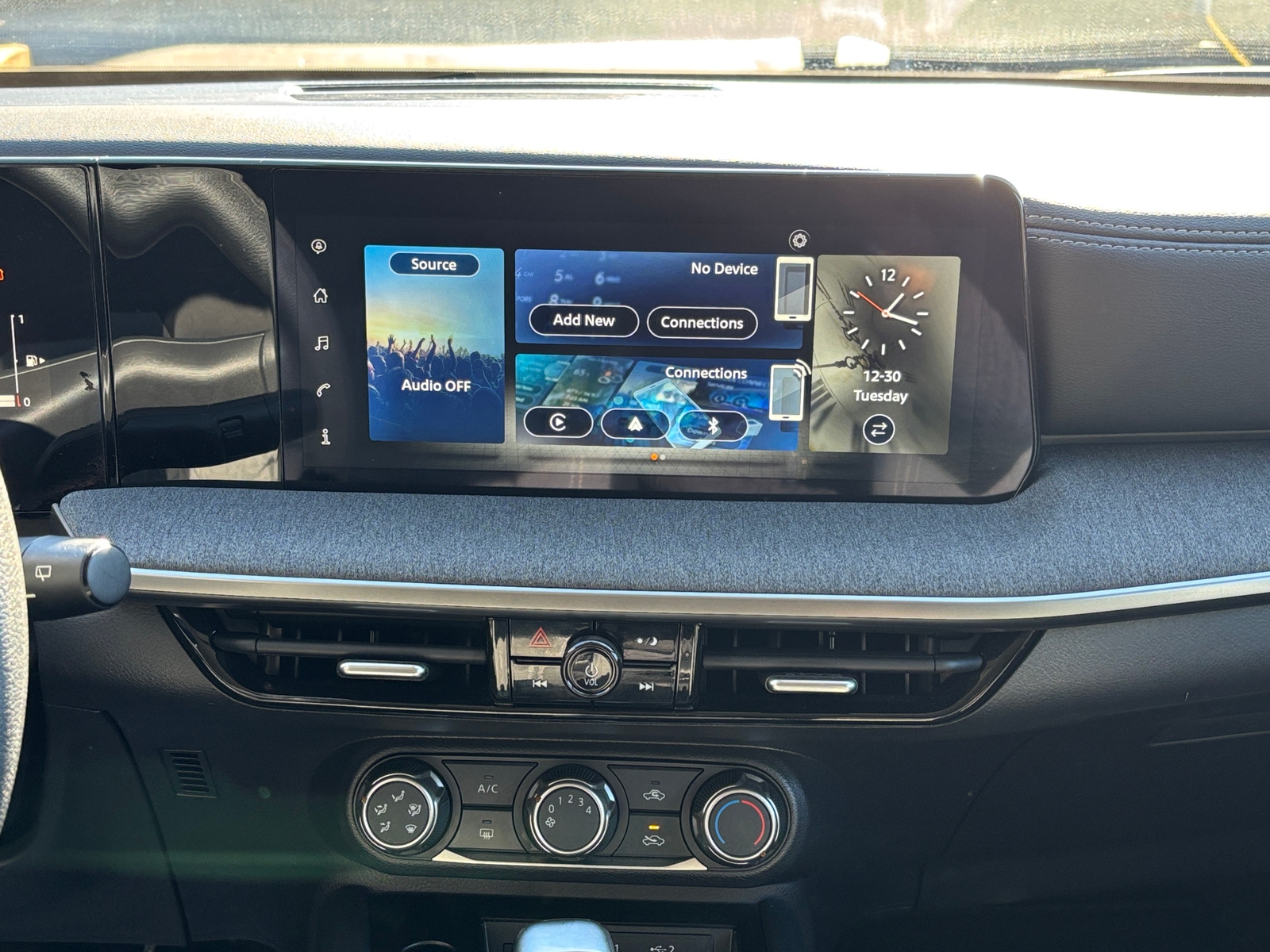 Thumbnail: 2025 Nissan Kicks - 4