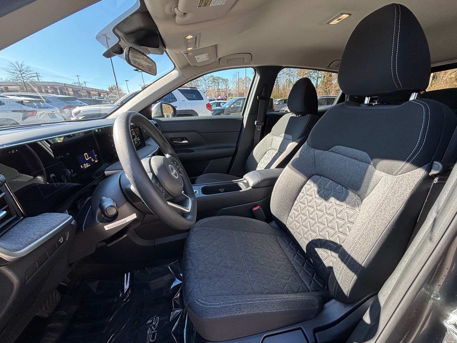 Thumbnail: 2025 Nissan Kicks - 2