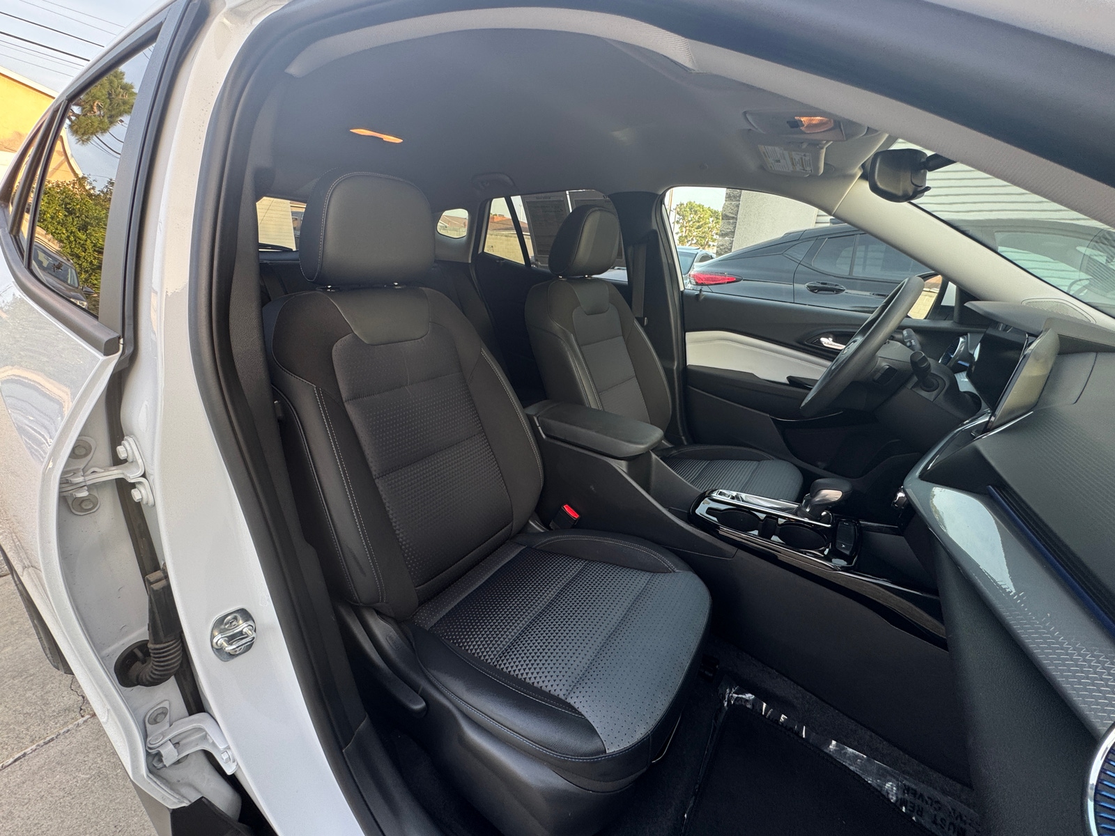 Thumbnail: 2025 Chevrolet Trax - 2