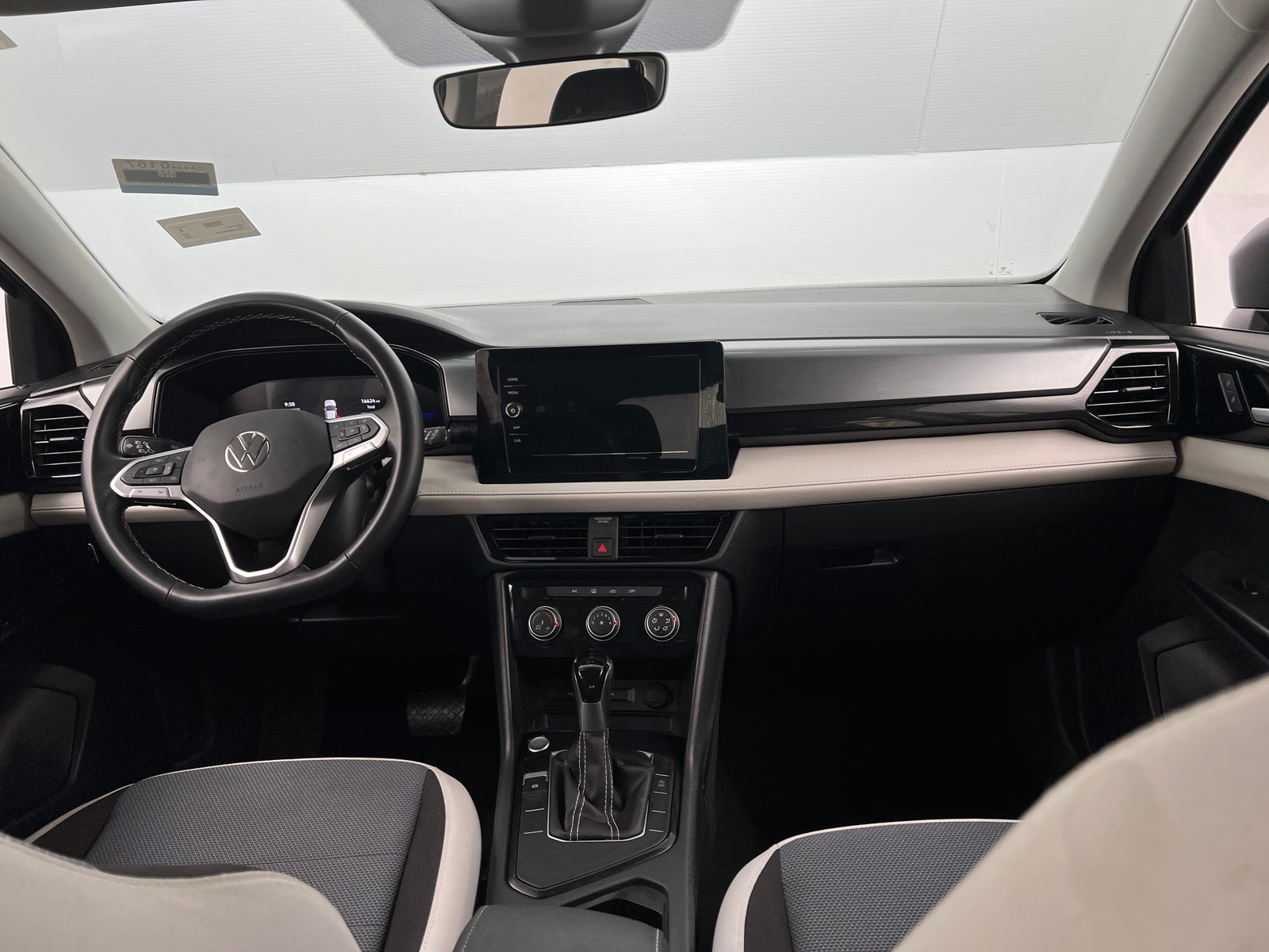 Thumbnail: 2025 Volkswagen Taos - 3