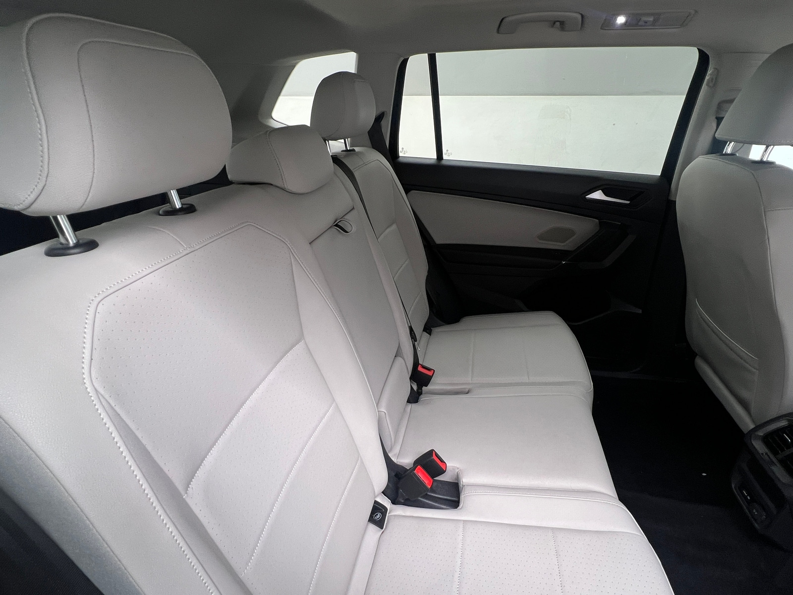 Thumbnail: 2020 Volkswagen Tiguan - 5