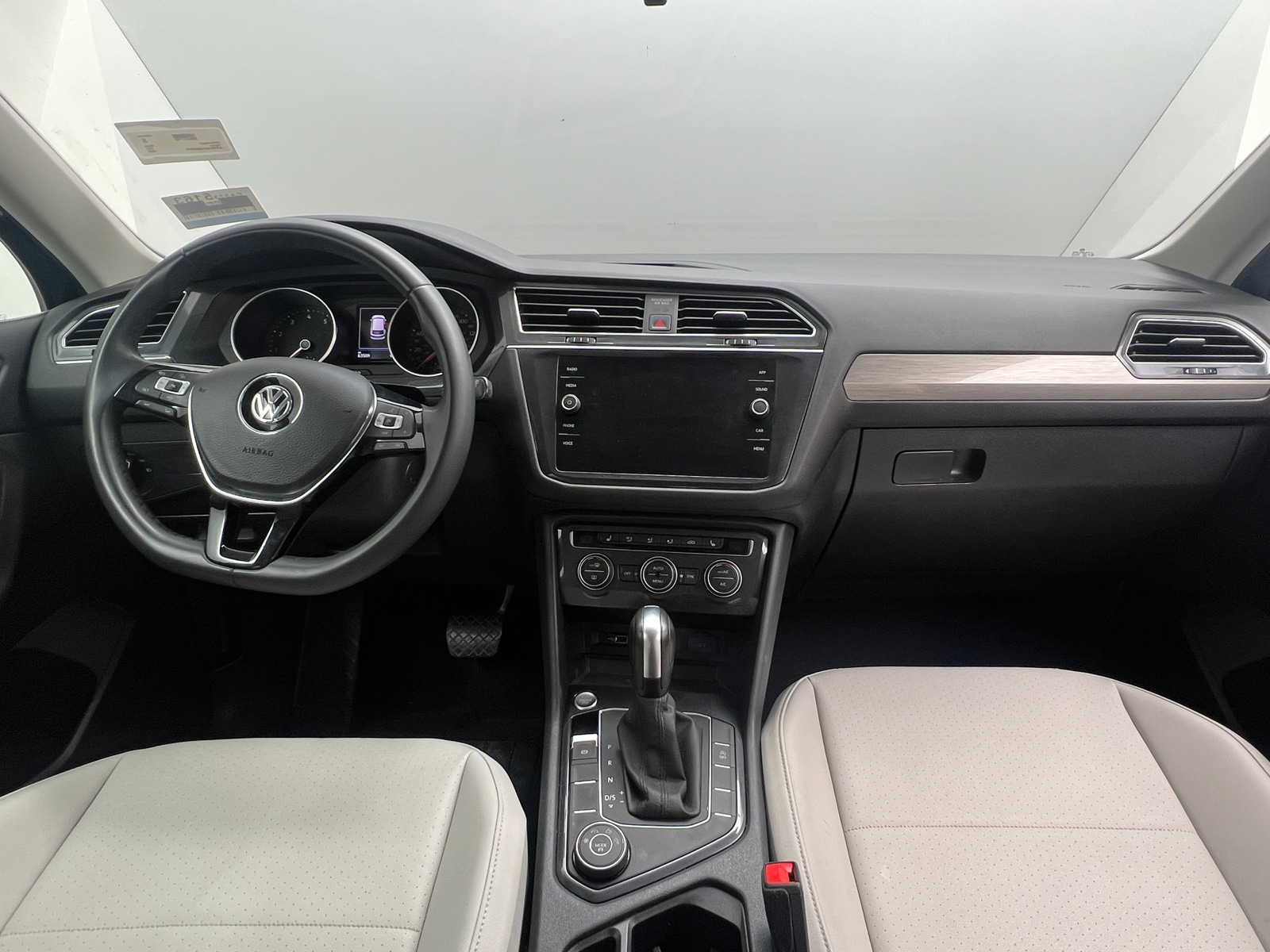 Thumbnail: 2020 Volkswagen Tiguan - 2