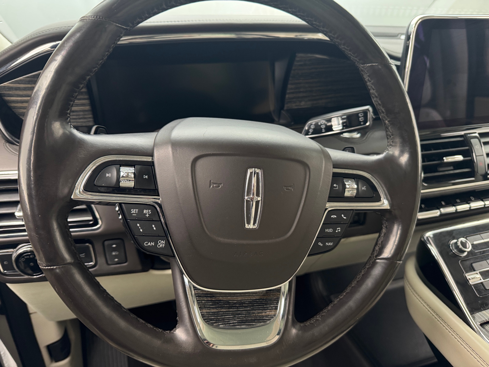 Thumbnail: 2019 Lincoln Navigator - 4