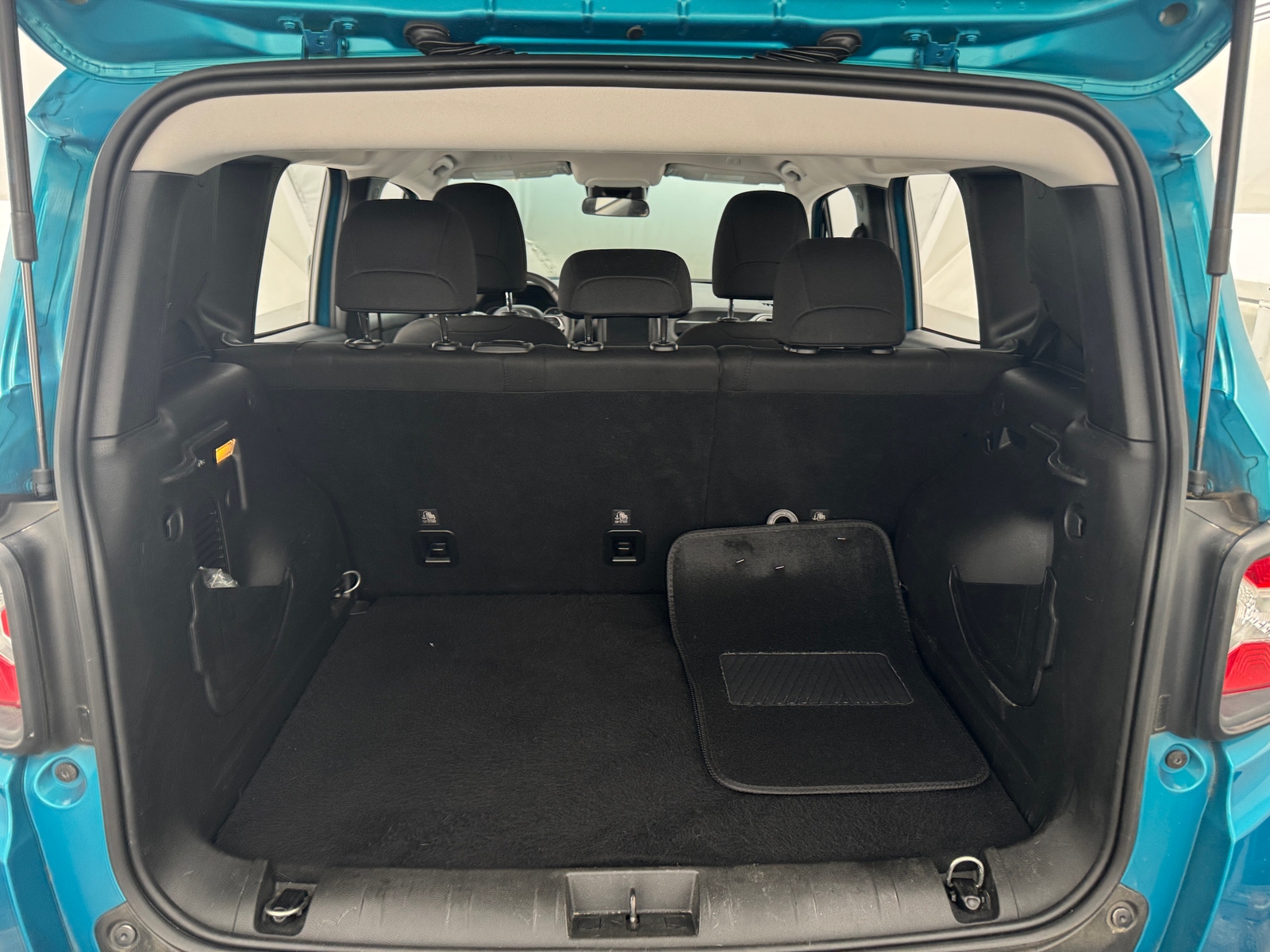 Thumbnail: 2021 Jeep Renegade - 7