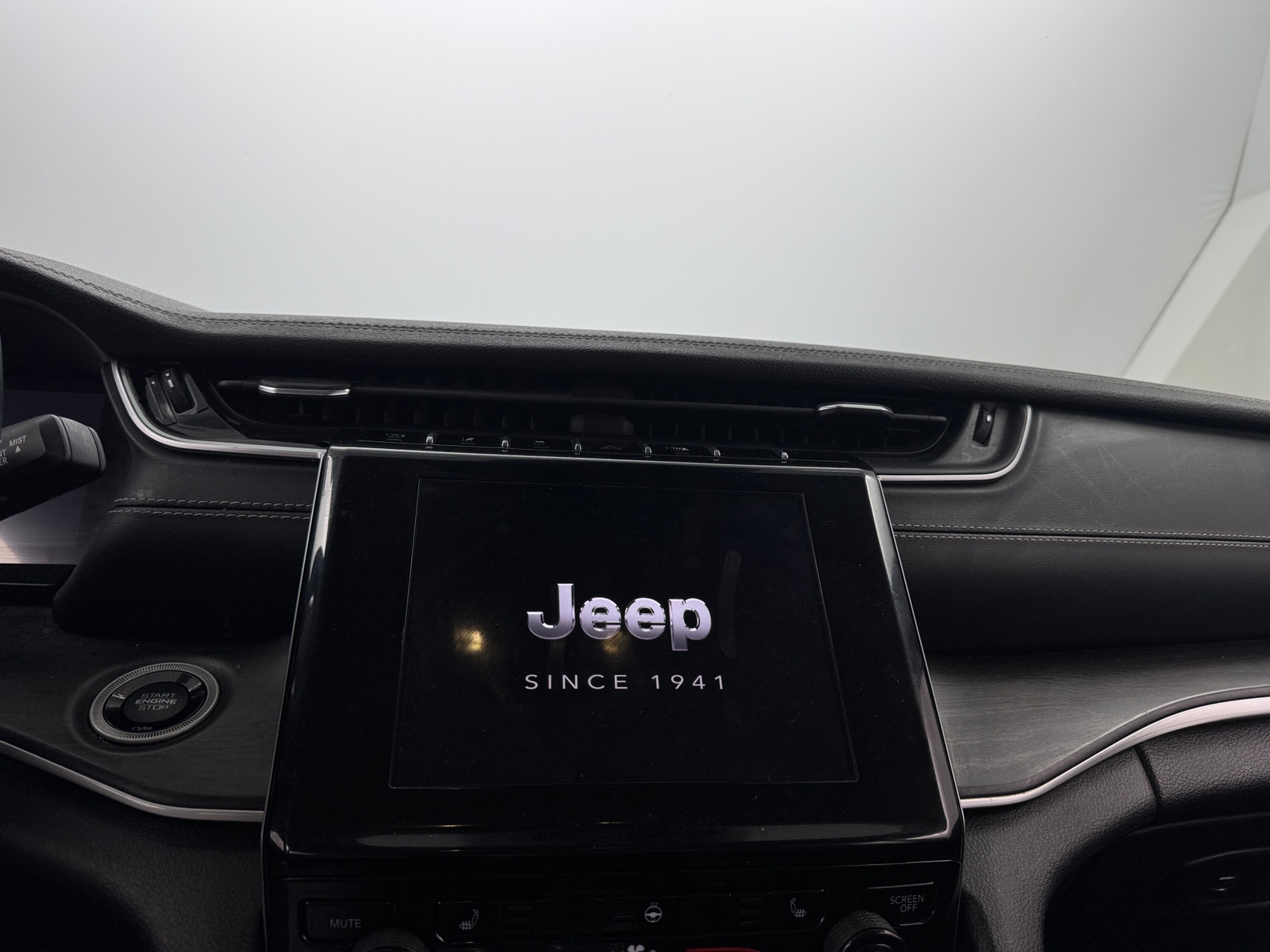 Thumbnail: 2022 Jeep Grand Cherokee L - 3