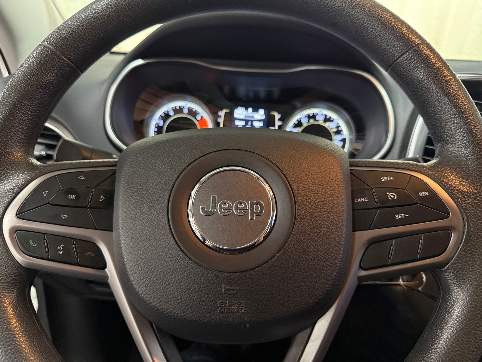 Thumbnail: 2021 Jeep Cherokee - 5