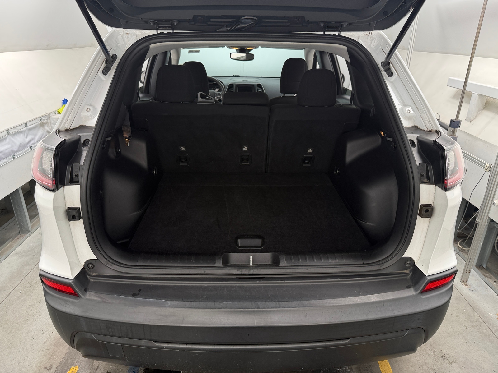 Thumbnail: 2021 Jeep Cherokee - 7