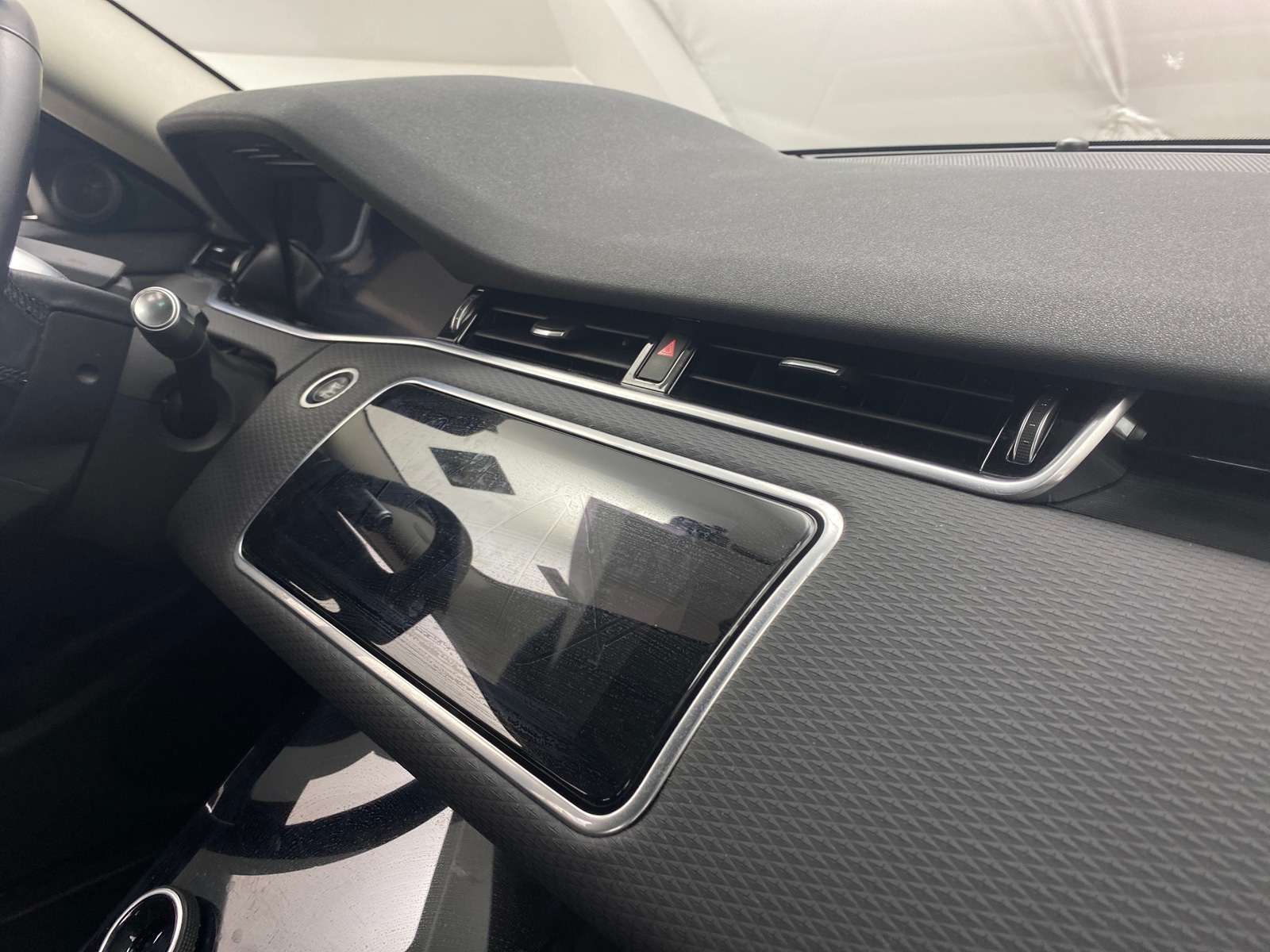 Thumbnail: 2020 Land Rover Range Rover Evoque - 3