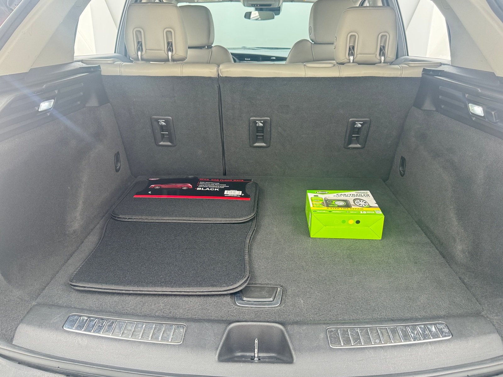 Thumbnail: 2023 Cadillac XT4 - 6