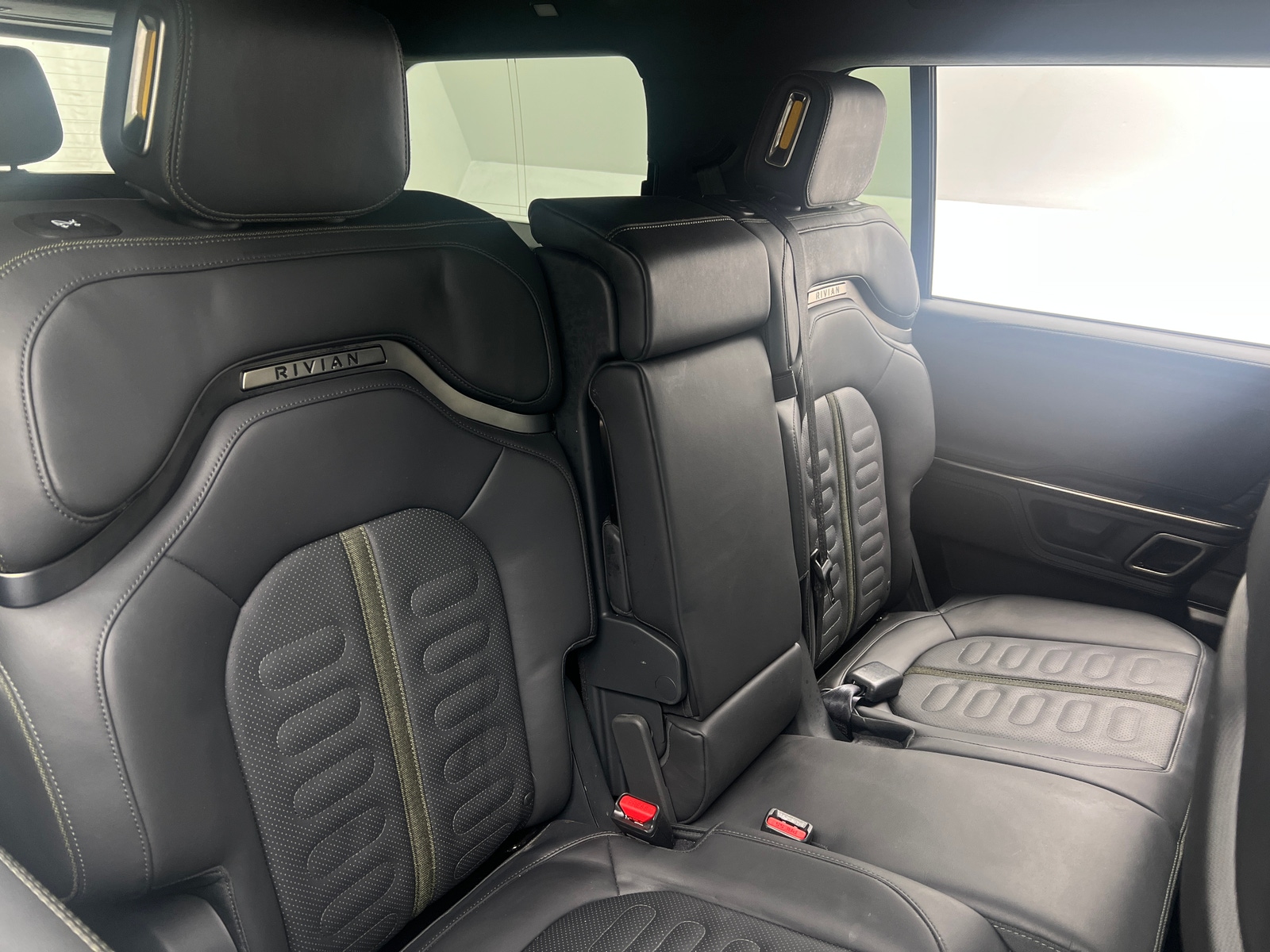 Thumbnail: 2023 Rivian R1S - 5